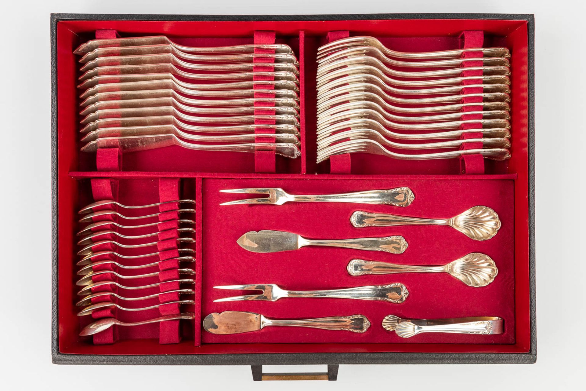 A 148-piece silver cutlery set in a chest, made in Germany. 6585g. (L:34 x W:46 x H:31 cm) - Image 5 of 12