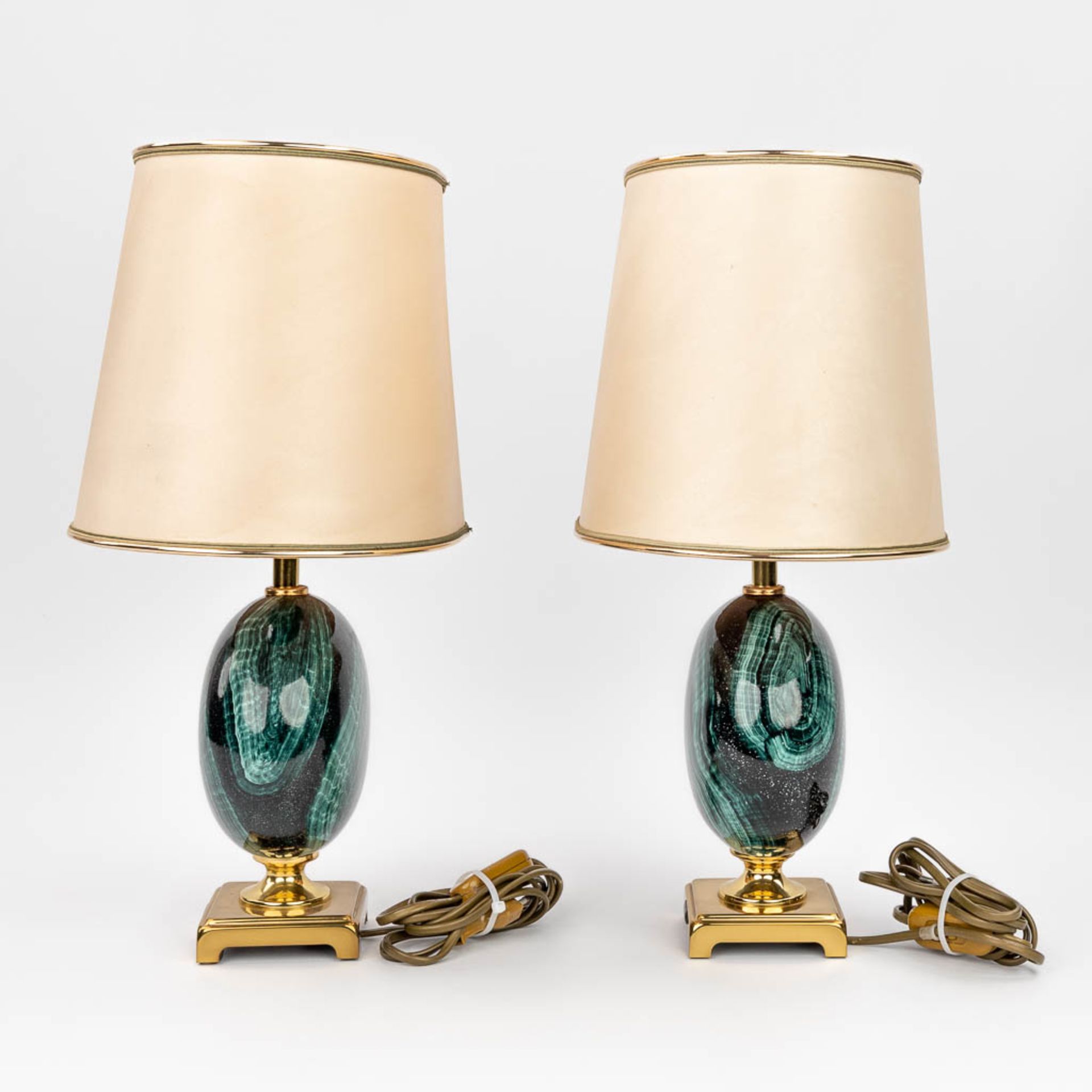 Maison Le Dauphin, a pair of table lamps with faux malachite. (H:42 cm) - Bild 3 aus 14