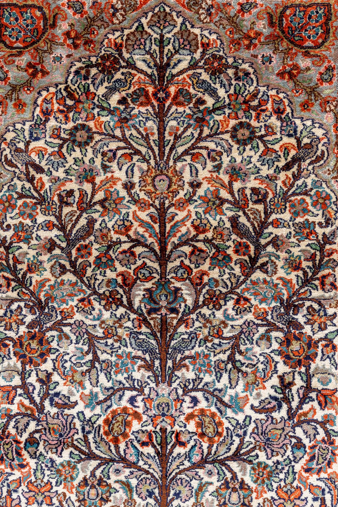 An oriental hand-made carpet made of silk, 'Tree Of Life', Kashmir. (L:60 x W:90 cm) - Image 4 of 6