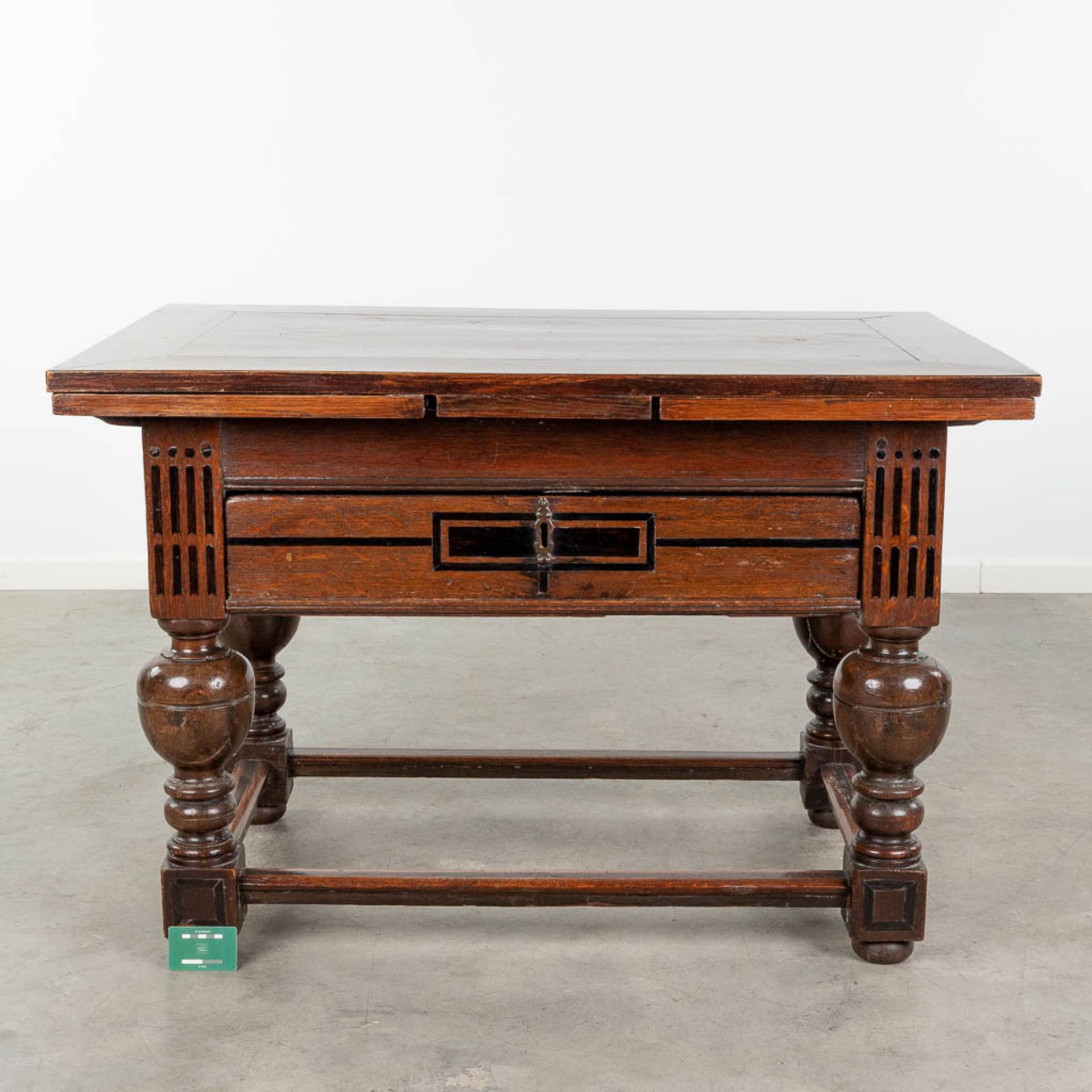 An antique 'Payment Table', made of oak and inlaid with ebony. 17th century. (L:76 x W:113 x H:76 c - Bild 2 aus 19