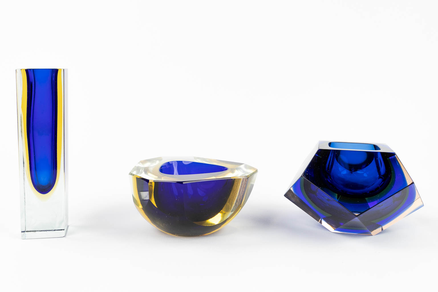 A collection of 3 'Somerso' glass items, made in Murano, Italy. (L:3,7 x W:3,7 x H:15 cm) - Image 12 of 13