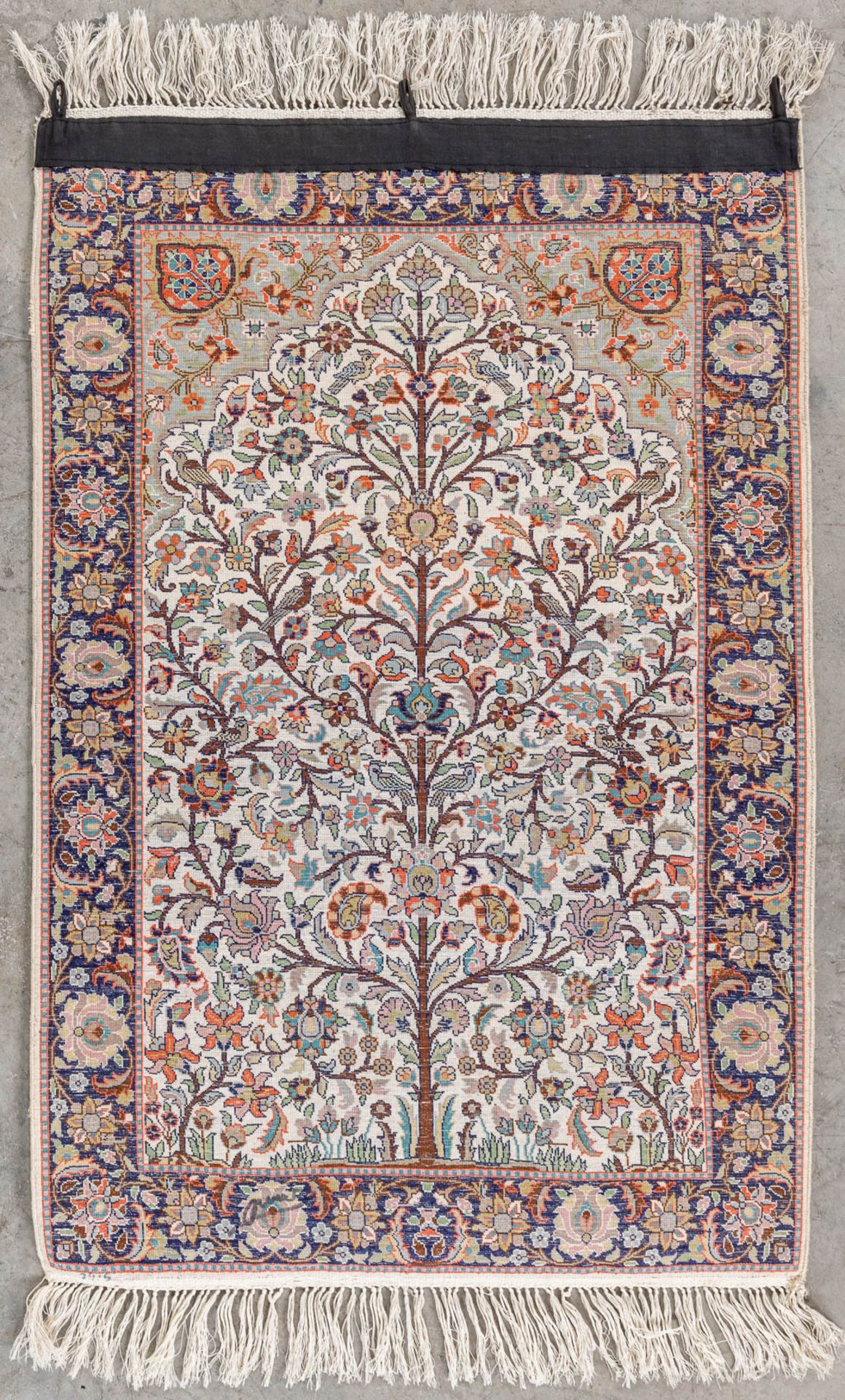 An oriental hand-made carpet made of silk, 'Tree Of Life', Kashmir. (L:60 x W:90 cm) - Image 5 of 6