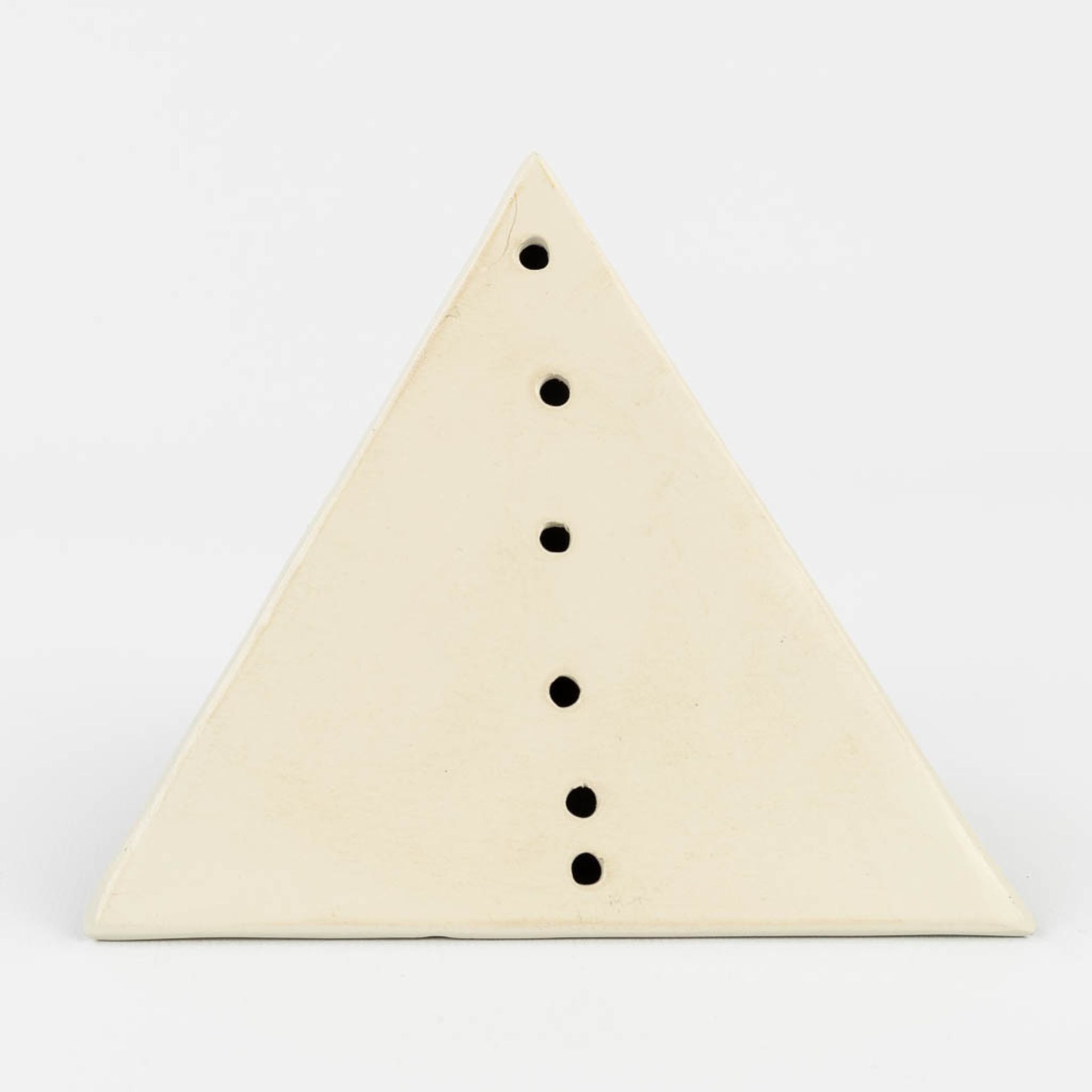 Lucio FONTANA (1899-1968) 'Pyramide' (c. 1967), gesigneerd 'AP L Fontana' (L:13,4 x W:13,3 x H:11,6 - Bild 7 aus 11