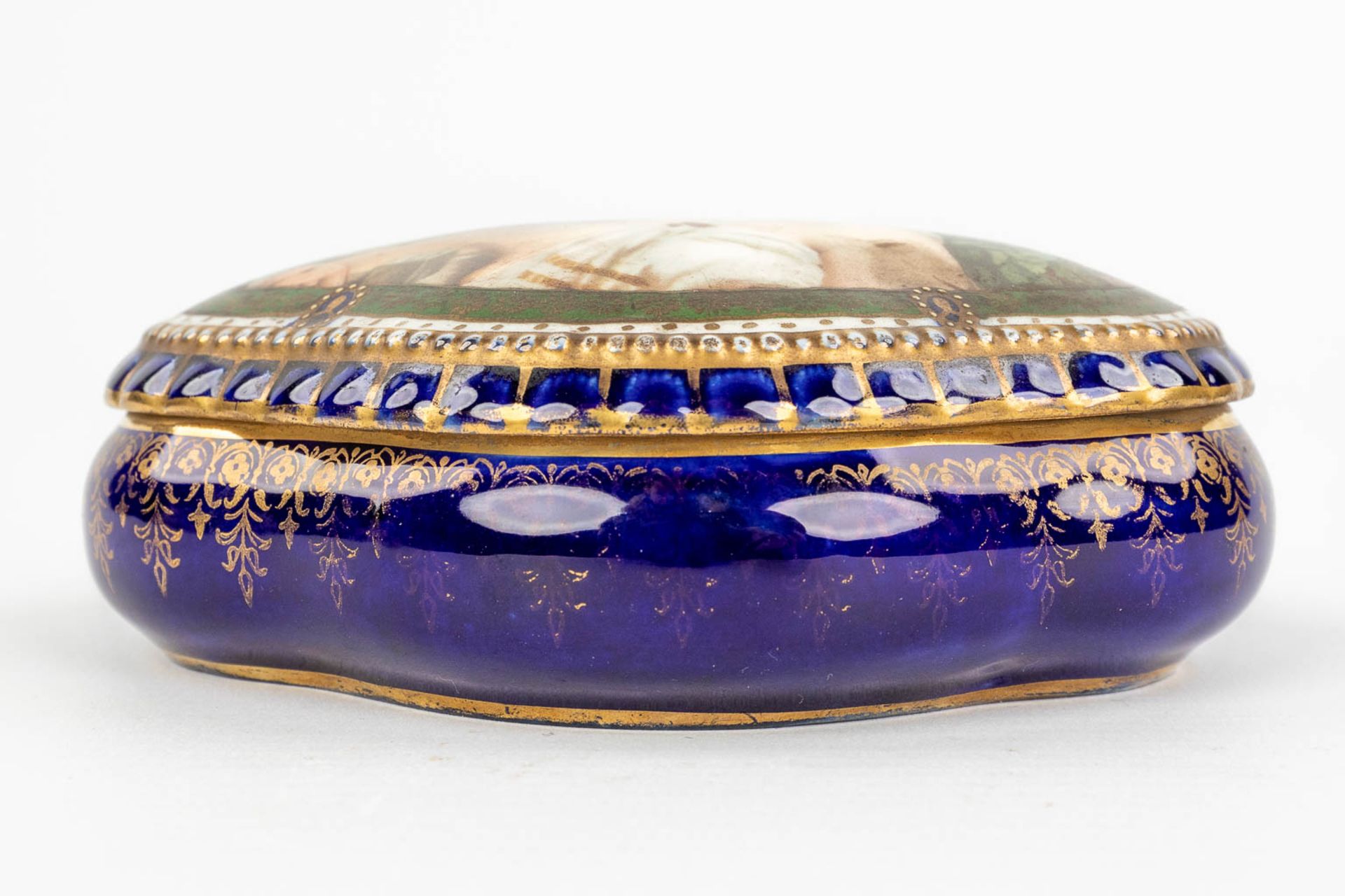 Sitzendorf & 'Royal Vienna' a set of 2 porcelain items. (L:12 x W:20 x H:23 cm) - Image 12 of 22