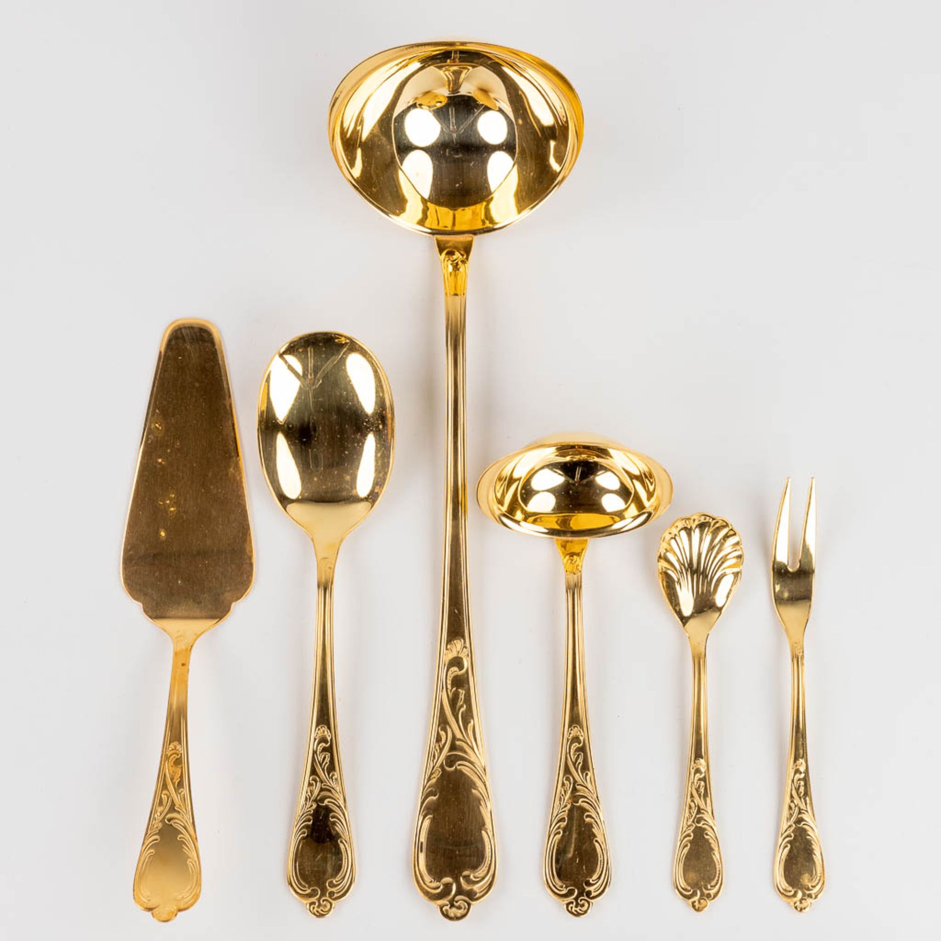 A gold-plated 'Royal Collection Solingen' flatware cutlery set, made in Germany (L:34 x W:45,5 x H:9 - Image 10 of 15