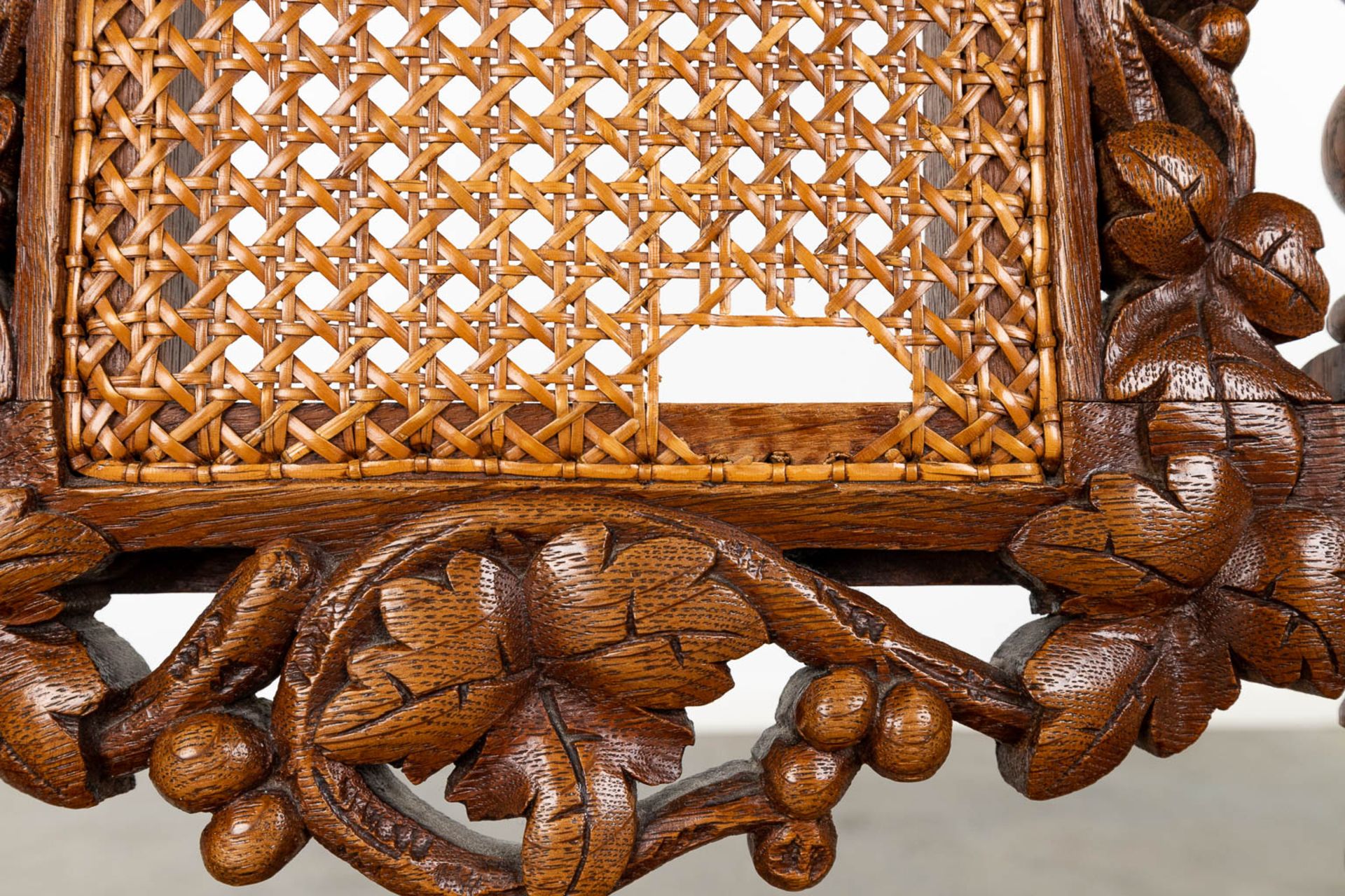 An antique table with 6 chairs in renaissance style. (L:120 x W:142 x H:72 cm) - Image 14 of 24
