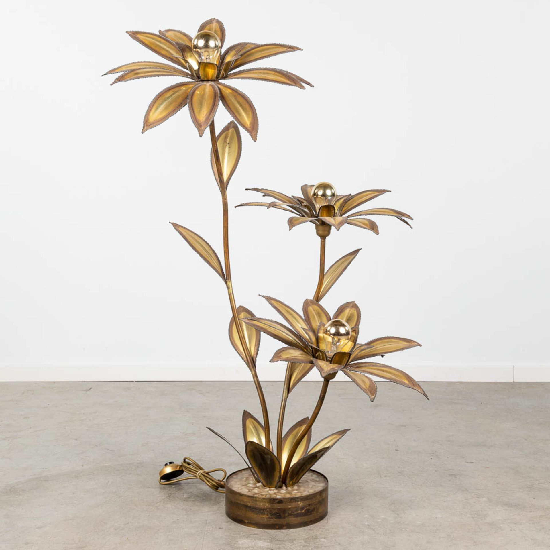 Maison Janssen, a table lamp made of metal flowers. (L:57 x W:68 x H:112 cm) - Image 6 of 15