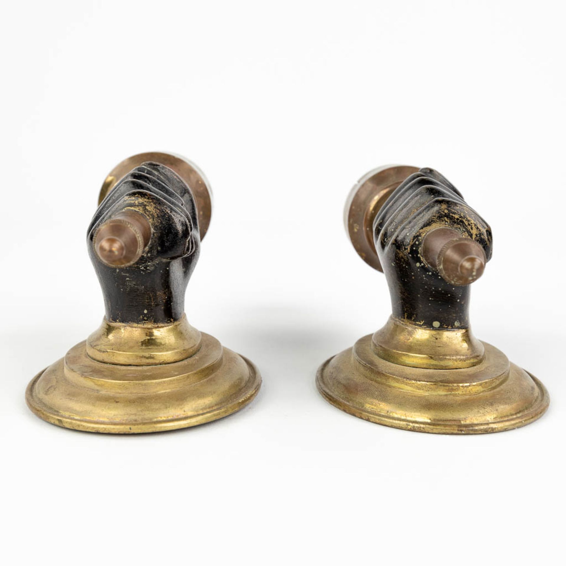 A pair of wall lamps in the shape of a hand with torch, circa 1900. (L:8 x W:7,5 x H:15 cm) - Image 7 of 10
