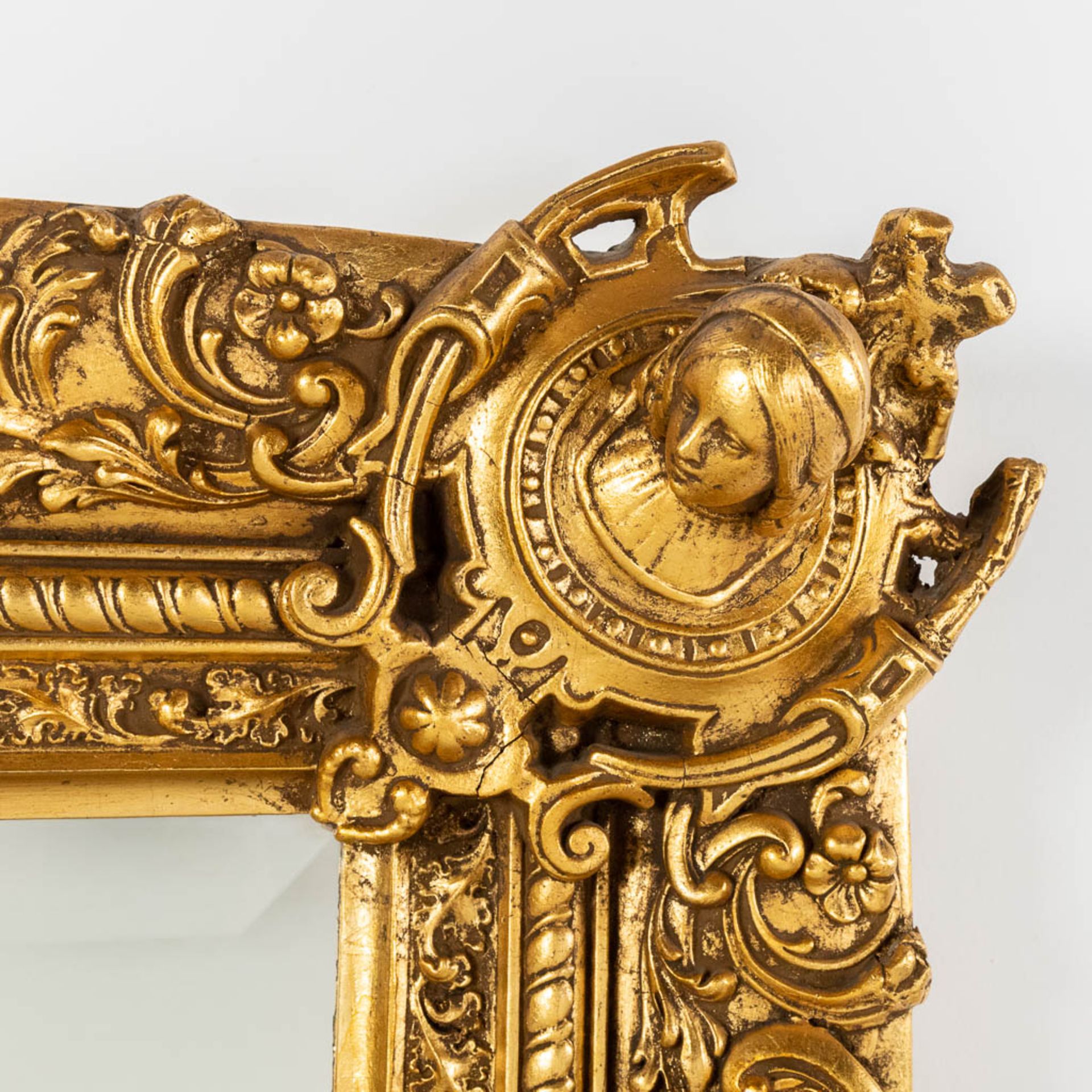 A gold-plated mirror, made of wood an stucco. 20th C. (W:104 x H:145 cm) - Image 5 of 9