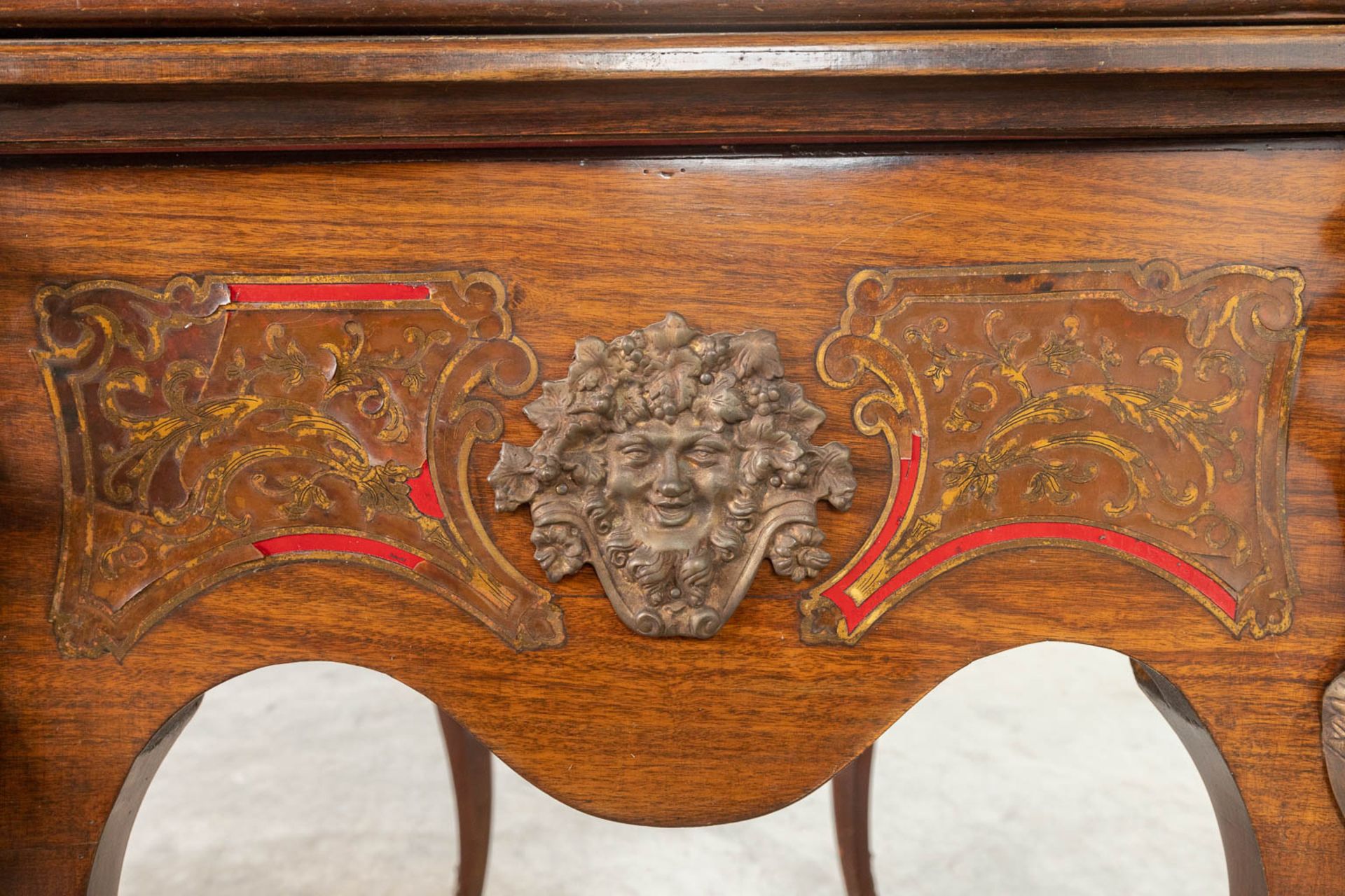 A game table inlaid in the style of boulle/Napoleon 3 mounted with bronze. Circa 1970. (L:52 x W:80 - Bild 15 aus 15