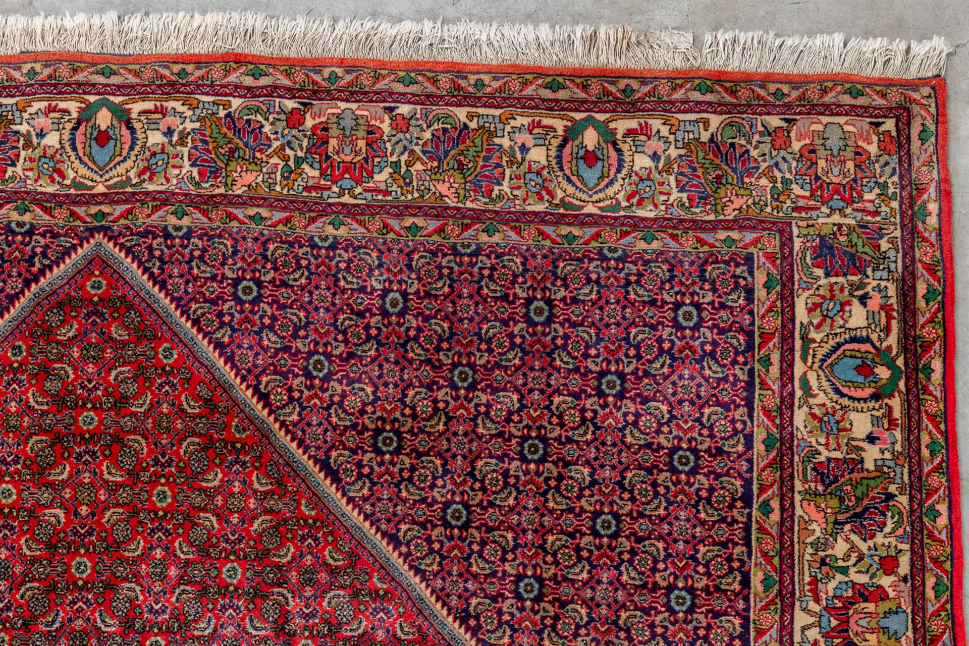 An oriental hand-made carpet, Bidjar. (L:339 x W:232 cm) - Image 4 of 8