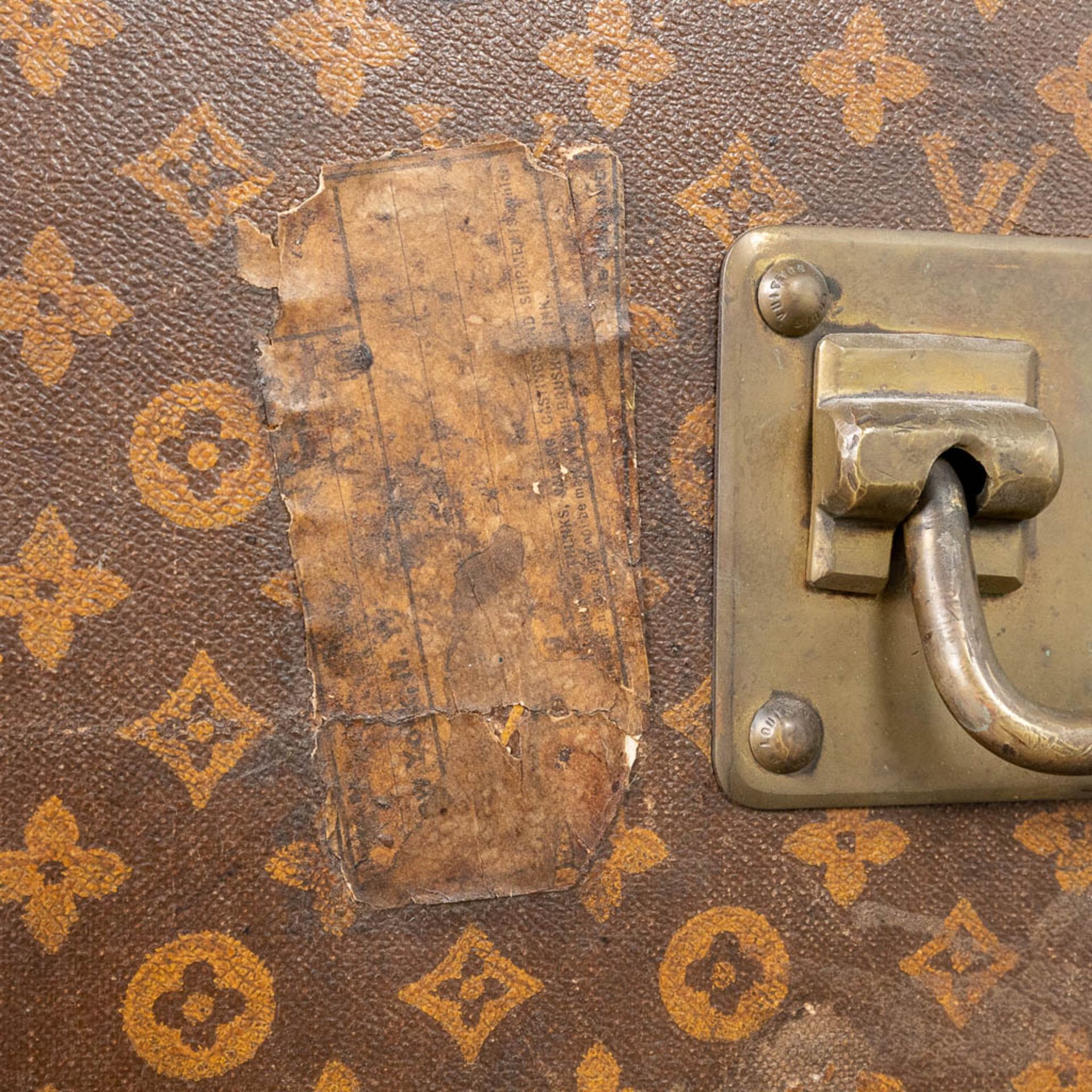 Louis Vuitton, a large and antique suitcase. (L:63 x W:113 x H:72 cm) - Bild 17 aus 25