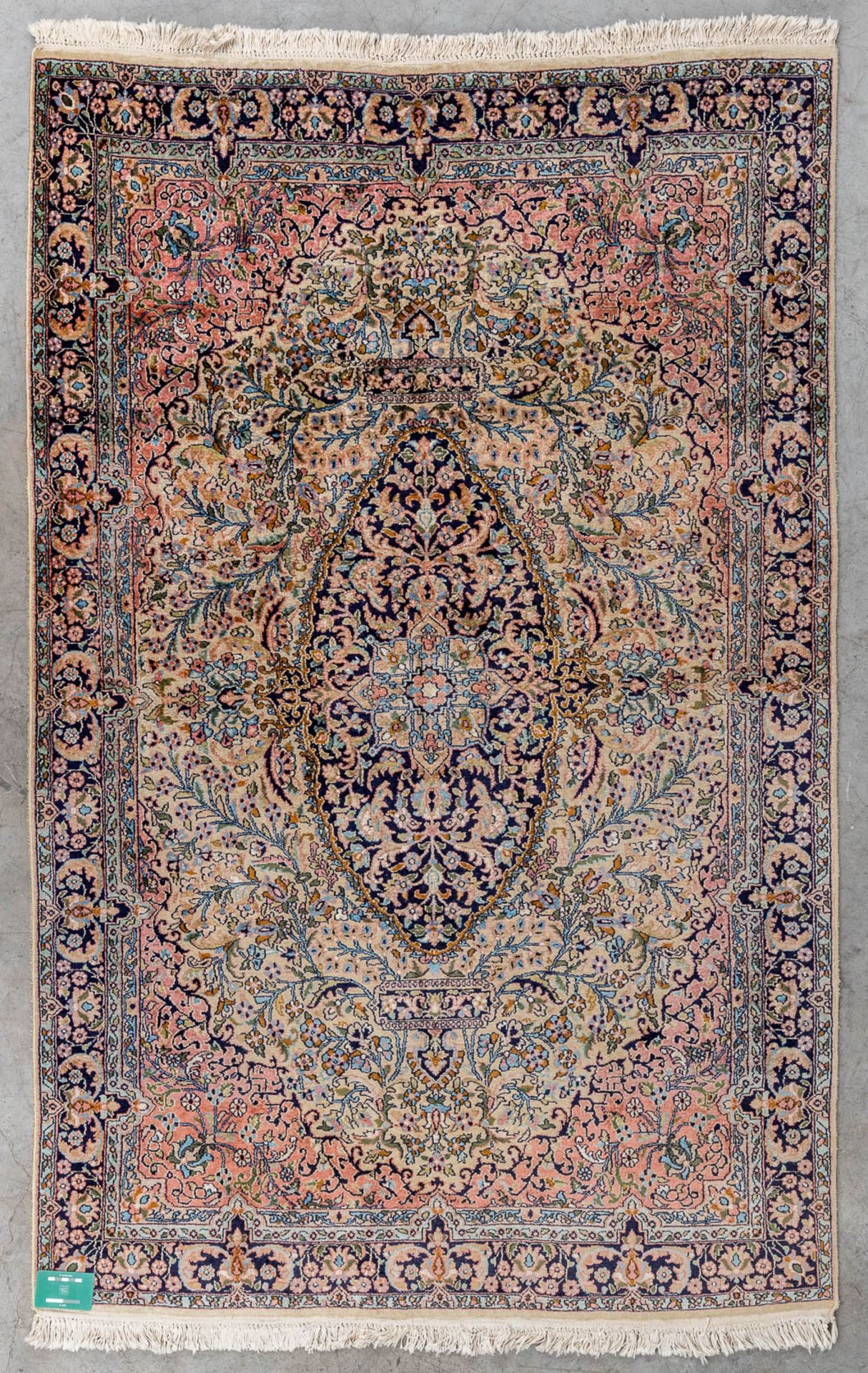 An Oriental hand-made carpet, Kashan. (L:190 x W:100 cm) - Image 2 of 6
