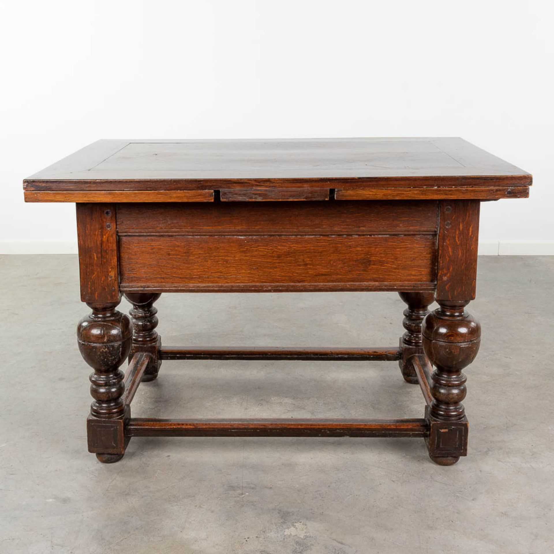 An antique 'Payment Table', made of oak and inlaid with ebony. 17th century. (L:76 x W:113 x H:76 c - Bild 5 aus 19