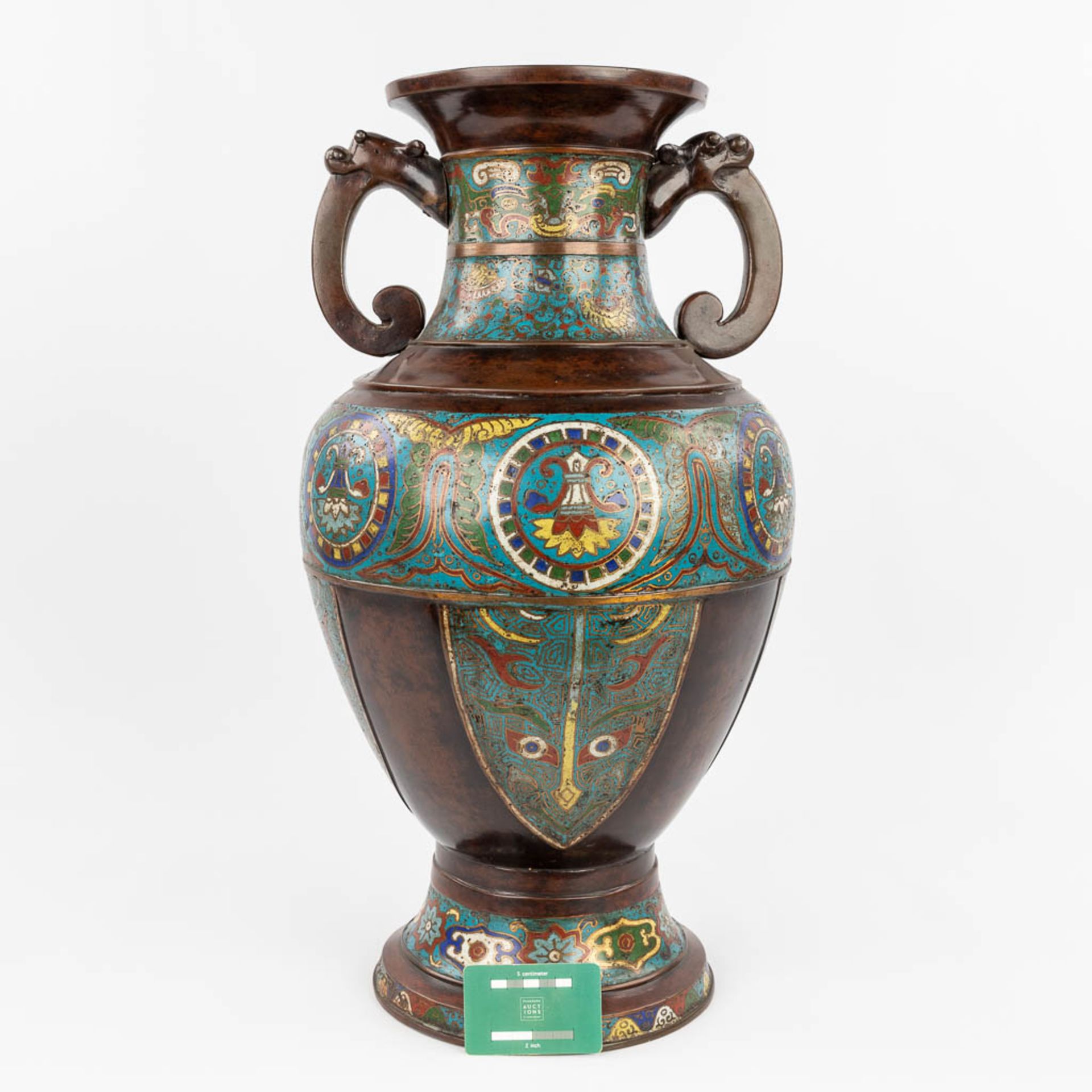 A large Oriental vase made of bronze with champselvŽ decor. (H:60 x D:36 cm) - Bild 2 aus 13