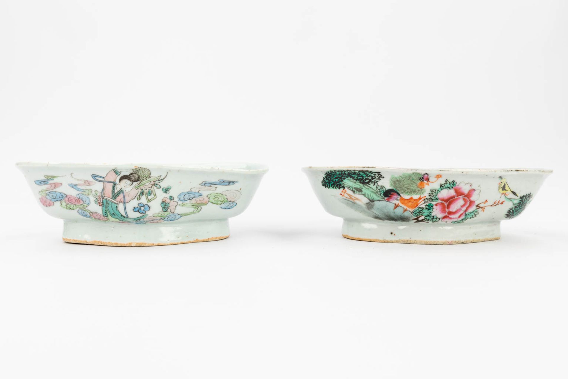 An assembled collection of 19 pieces of cups, saucers, bowls and pots made of Chinese porcelain. (H - Bild 7 aus 30