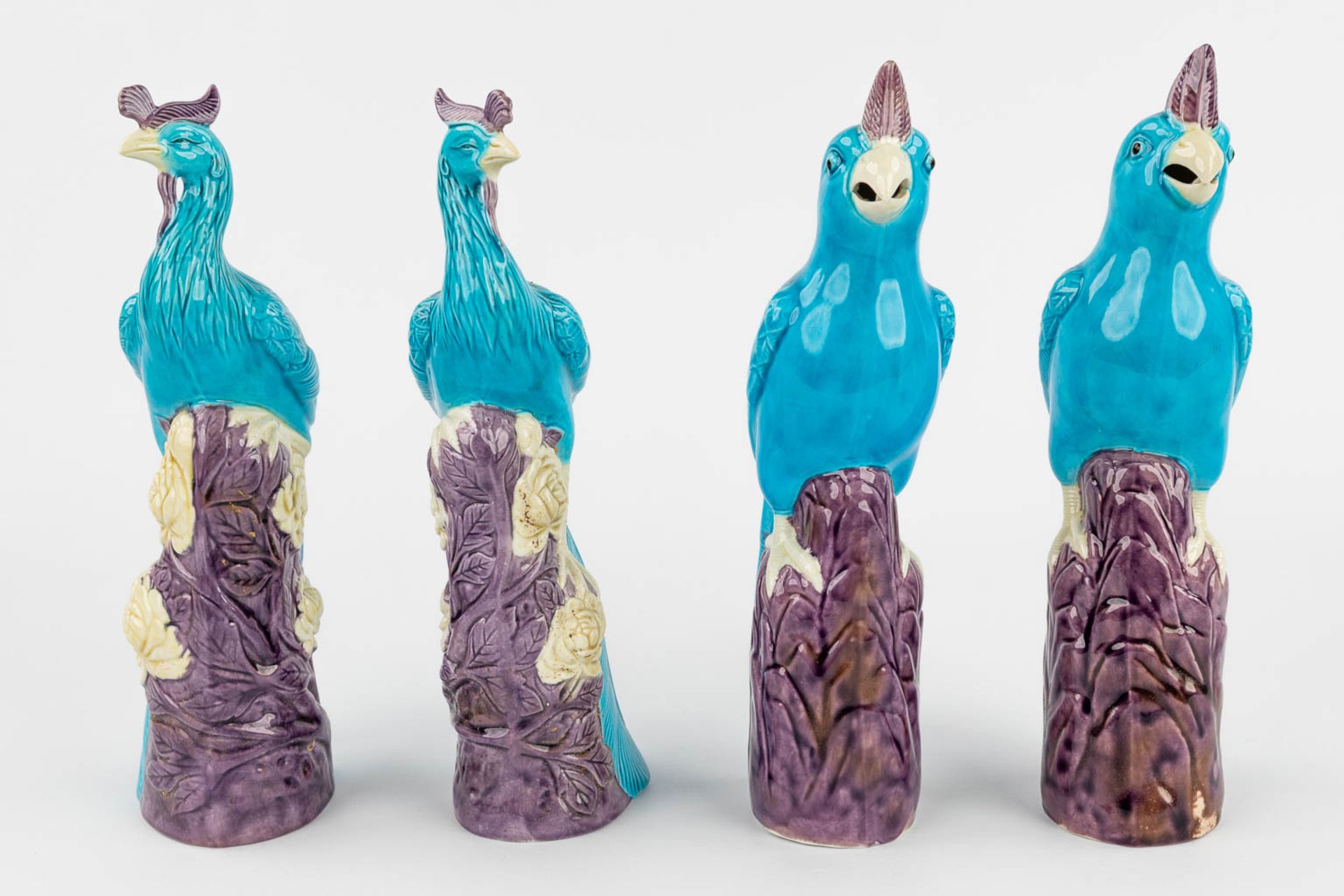 A collection of 4 pairs of foo dogs, peacocks and birds. 20th century. (H:25,5 cm) - Bild 4 aus 20