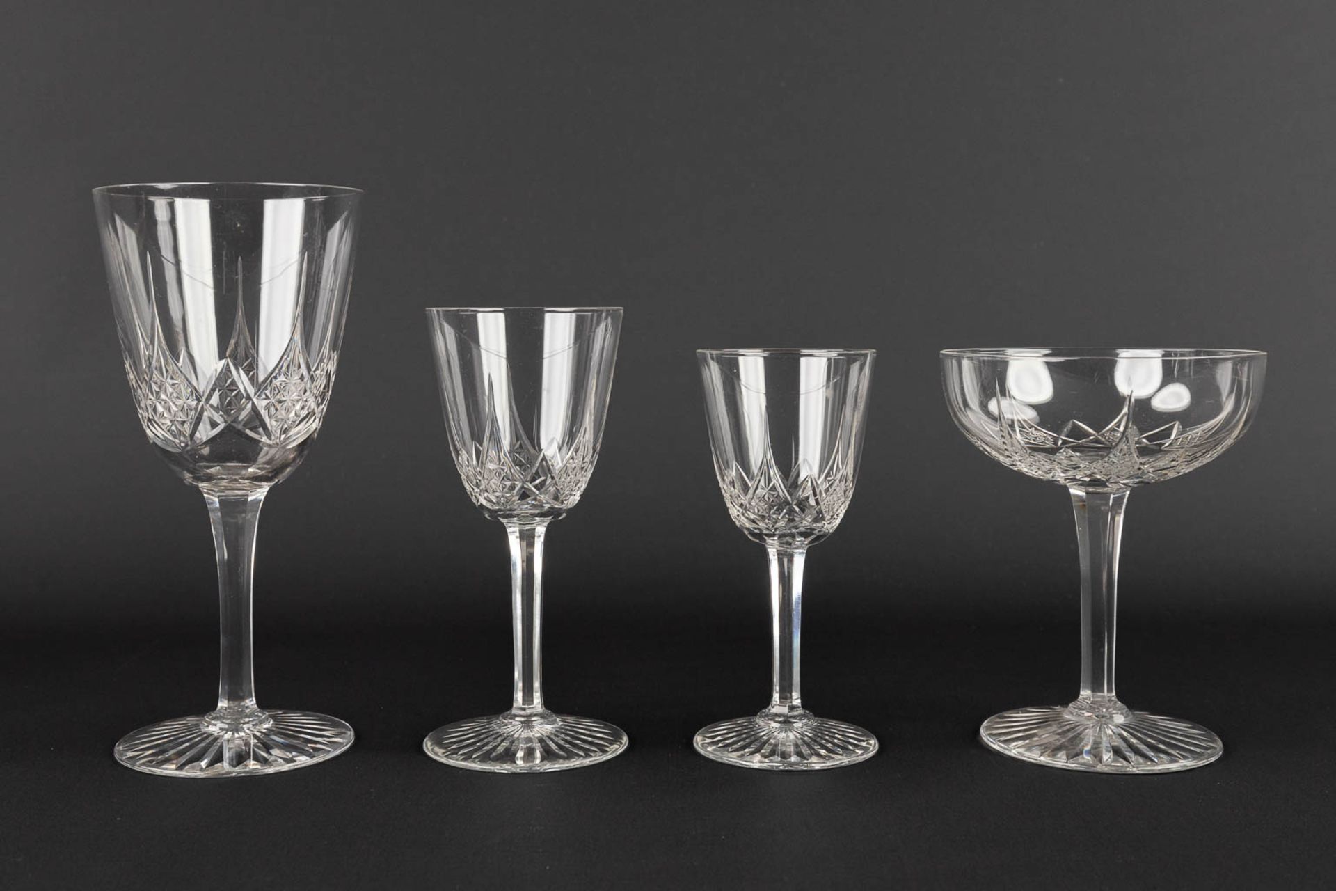 Baccarat 'Service Epron' a collection of glasses made of cut crystal, circa 1910. 46 pieces. (W:7,5 - Bild 3 aus 8