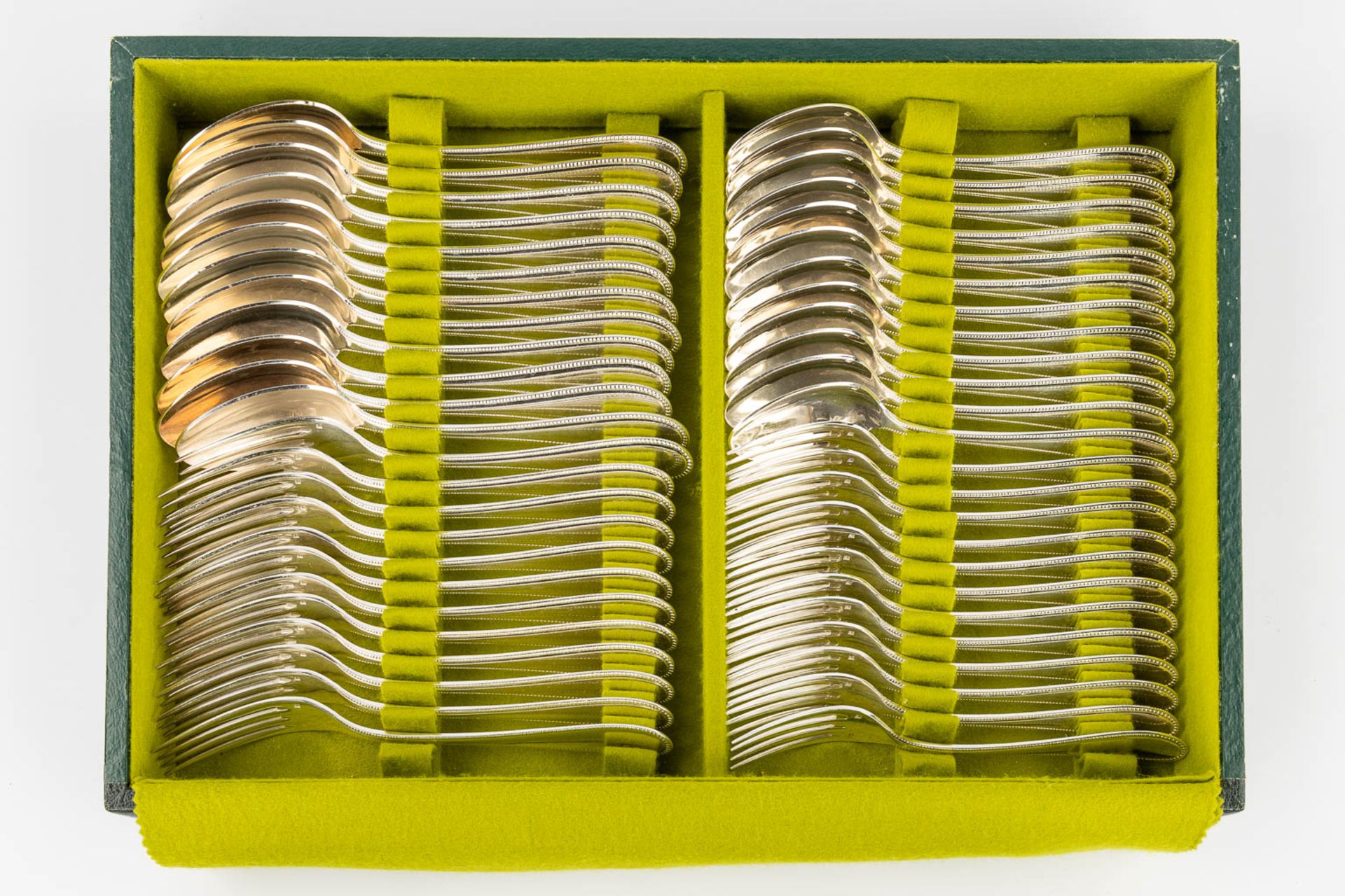 Francois Frionnet, Model Perles, a large storage box with silver-plated cutlery. 128-pieces. (L:31, - Image 17 of 17