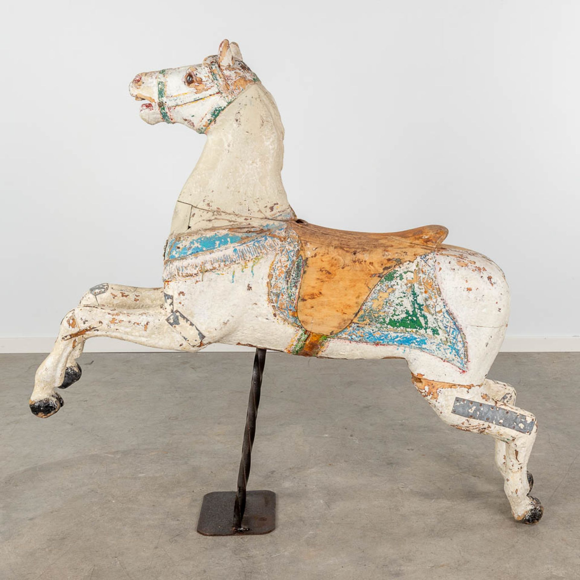 An antique horse for a Merry Go Round, made of sculptured wood, with original polychrome (L:32 x W:1 - Image 5 of 16