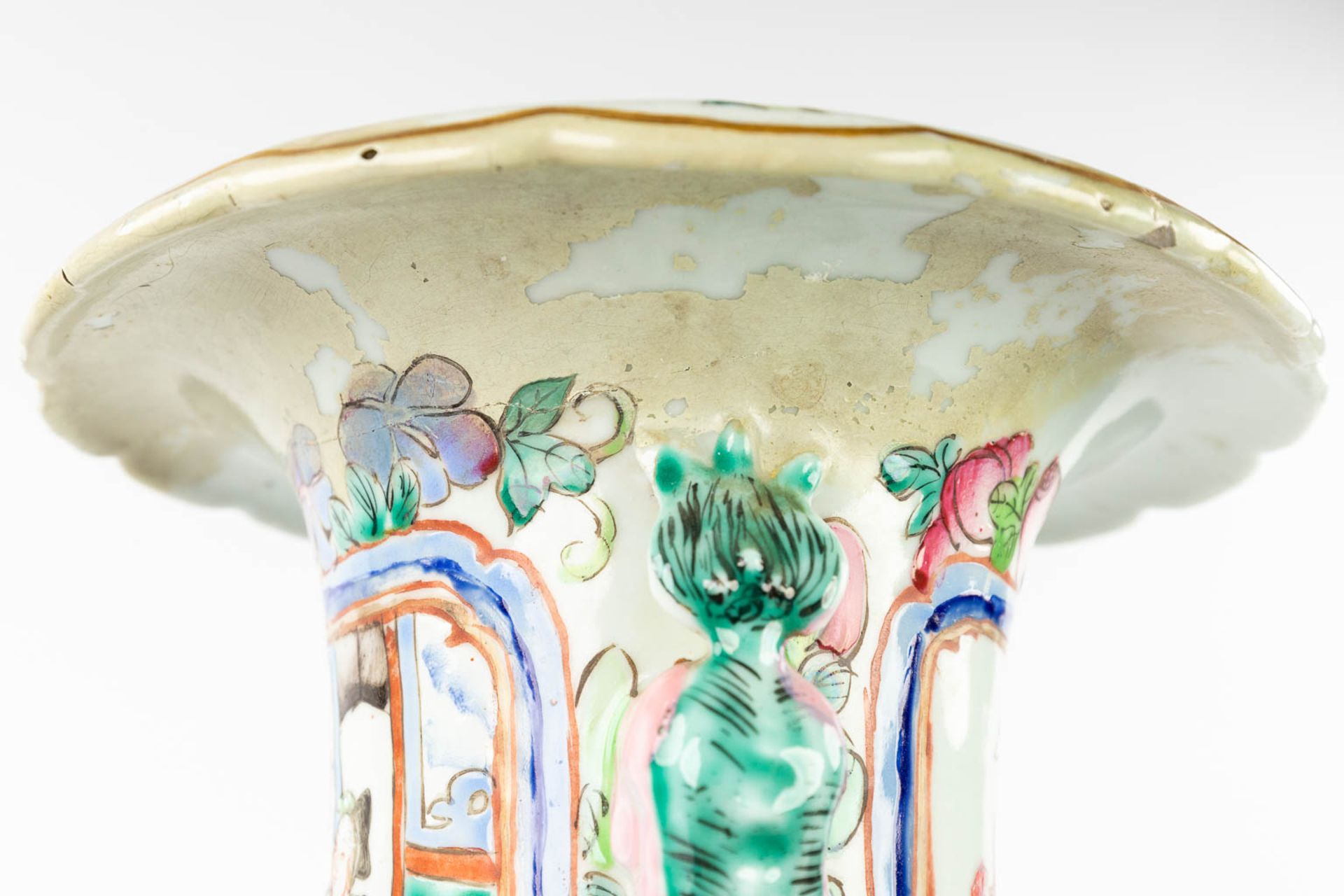A collection of 2 Chinese vases, Famille rose. 19th/20th C. (H:65 cm) - Image 21 of 21