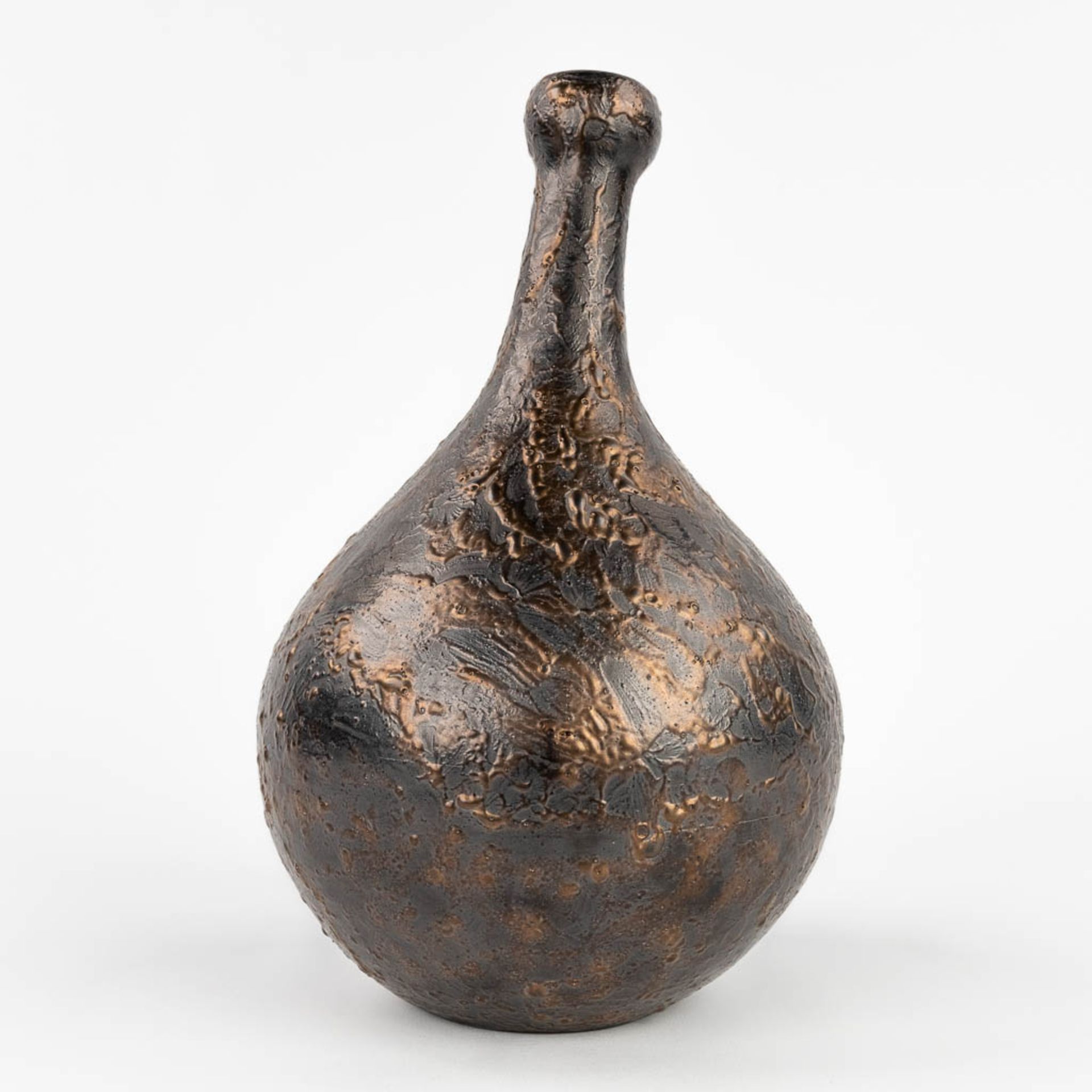 Elisabeth VANDEWEGHE (XX-XXI) A vase with metal glaze for Perignem (W:19 x H:31 cm) - Image 3 of 12