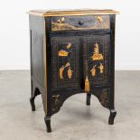 A small side cabinet with Oriental decors. (L:46 x W:52 x H:76 cm)