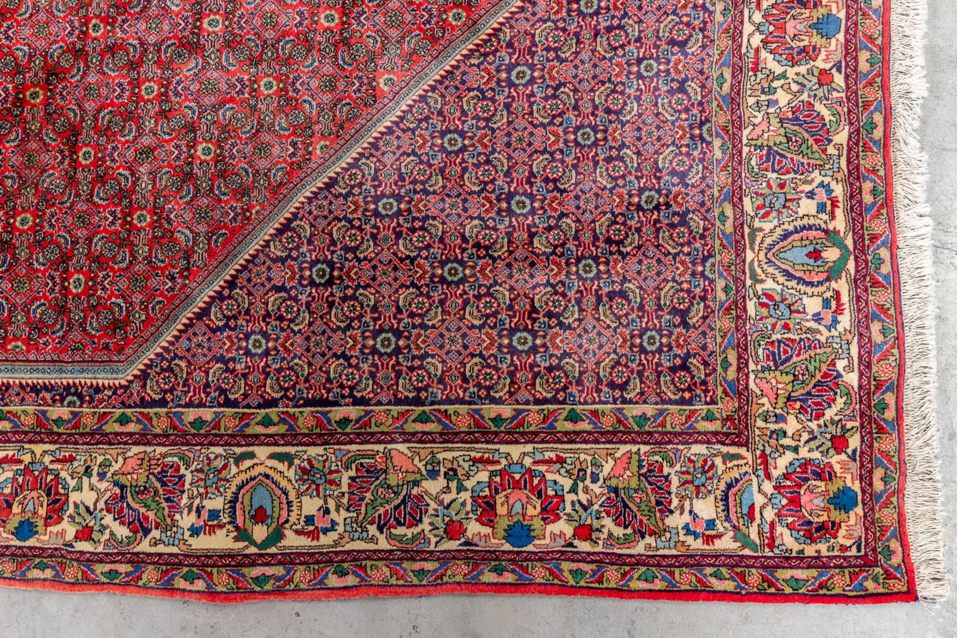 An oriental hand-made carpet, Bidjar. (L:339 x W:232 cm) - Image 5 of 8