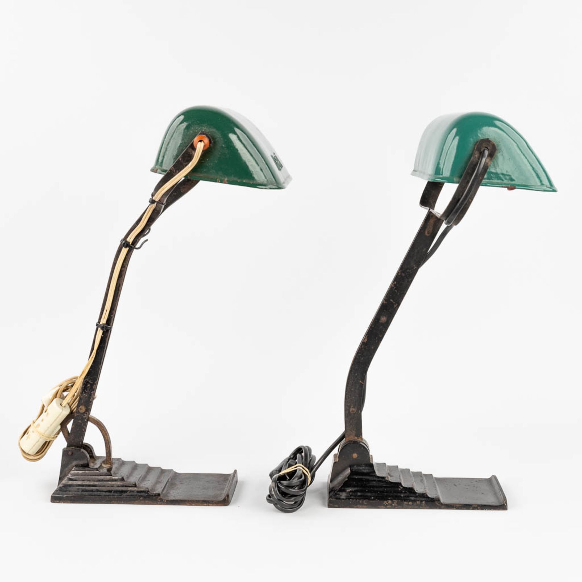 Erpe, a collection of 2 table lamps with green enamelled metal shades. (H:44 cm) - Image 5 of 17