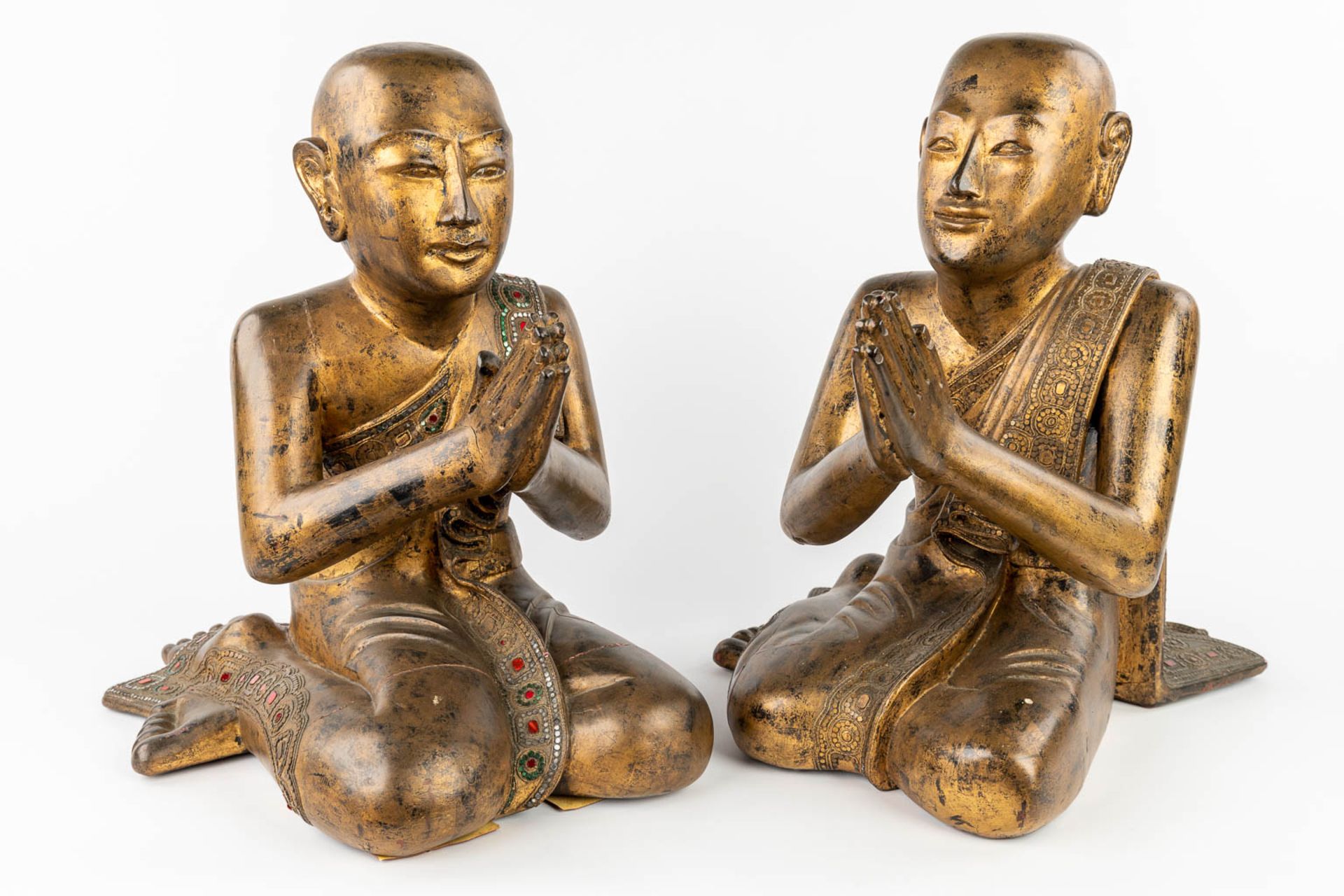 A set of 2 Thai buddha's, made of sculptured wood (L:51 x W:38 x H:47 cm) - Bild 3 aus 19