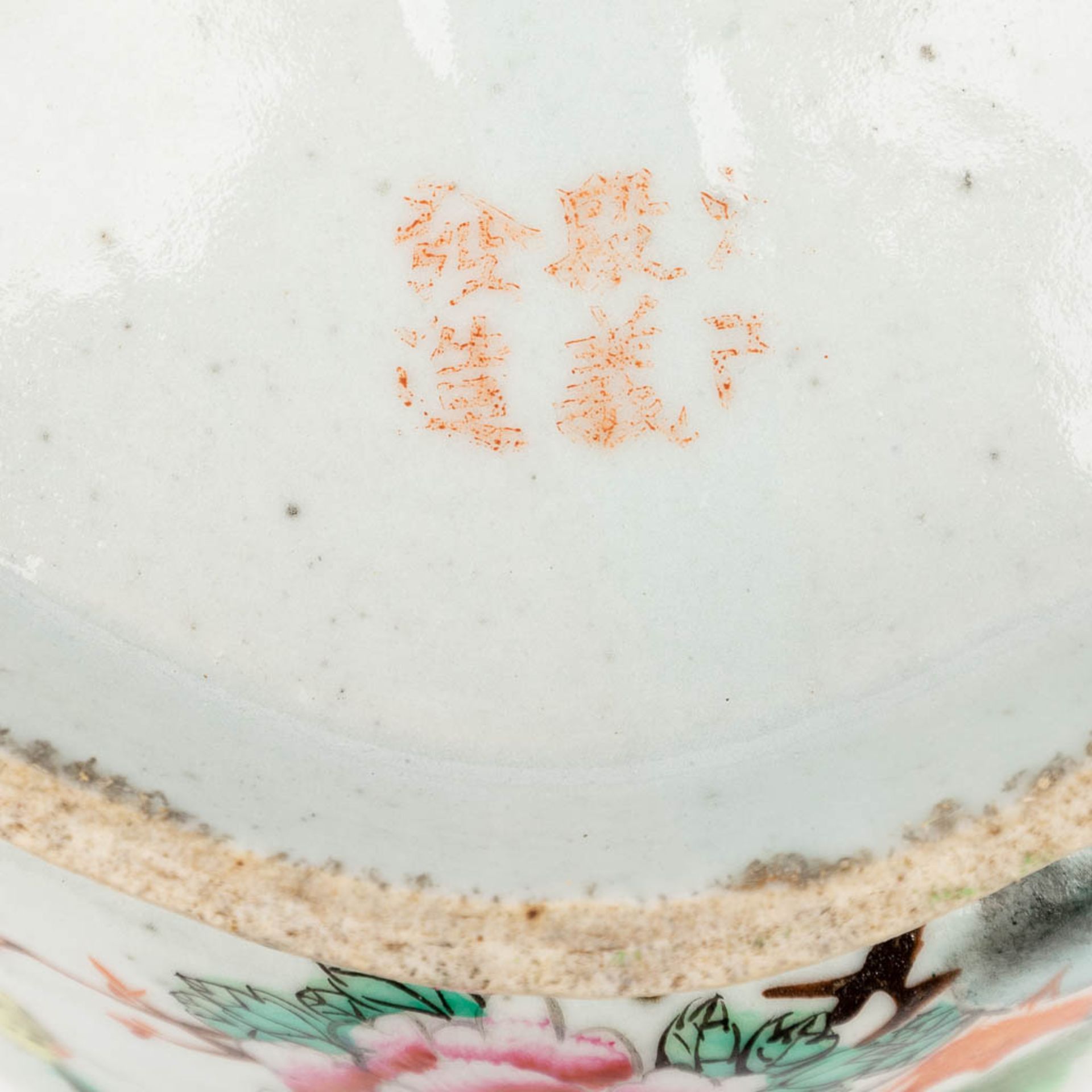 An assembled collection of 19 pieces of cups, saucers, bowls and pots made of Chinese porcelain. (H - Bild 21 aus 30