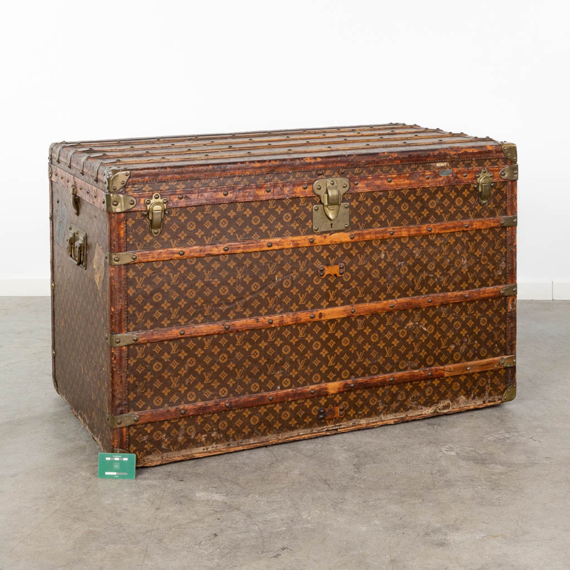 Louis Vuitton, a large and antique suitcase. (L:63 x W:113 x H:72 cm) - Bild 2 aus 25