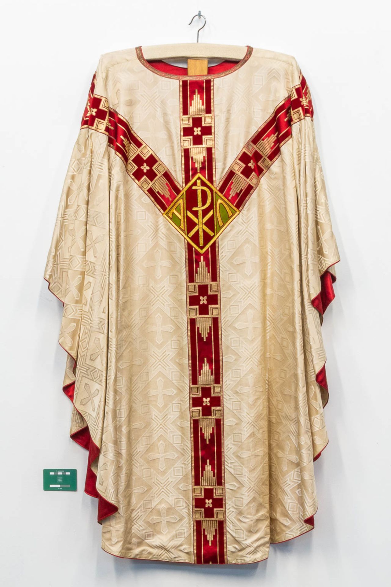 A collection of 4 vintage chasubles, 20th C. - Image 4 of 12