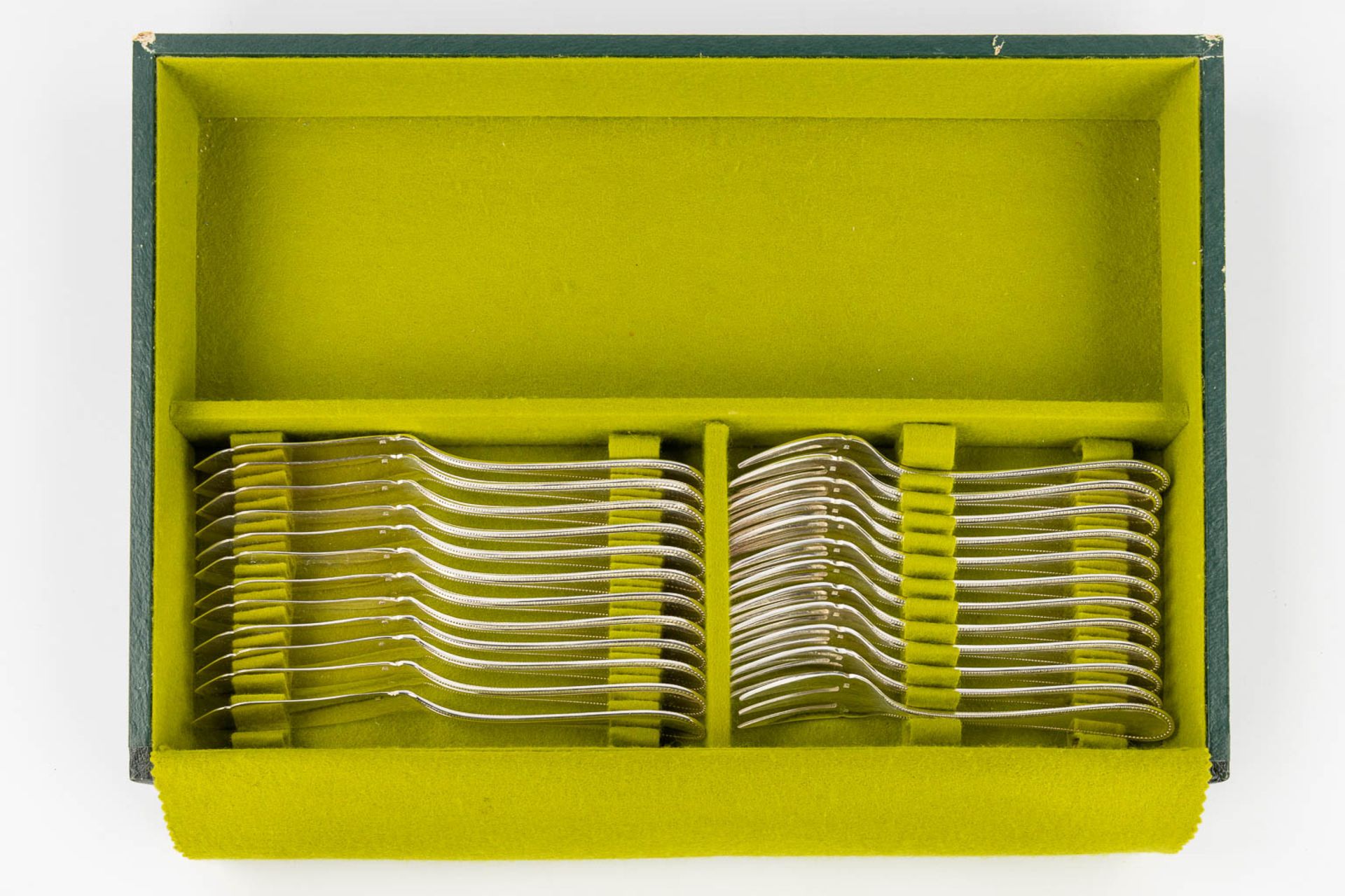 Francois Frionnet, Model Perles, a large storage box with silver-plated cutlery. 128-pieces. (L:31, - Image 16 of 17
