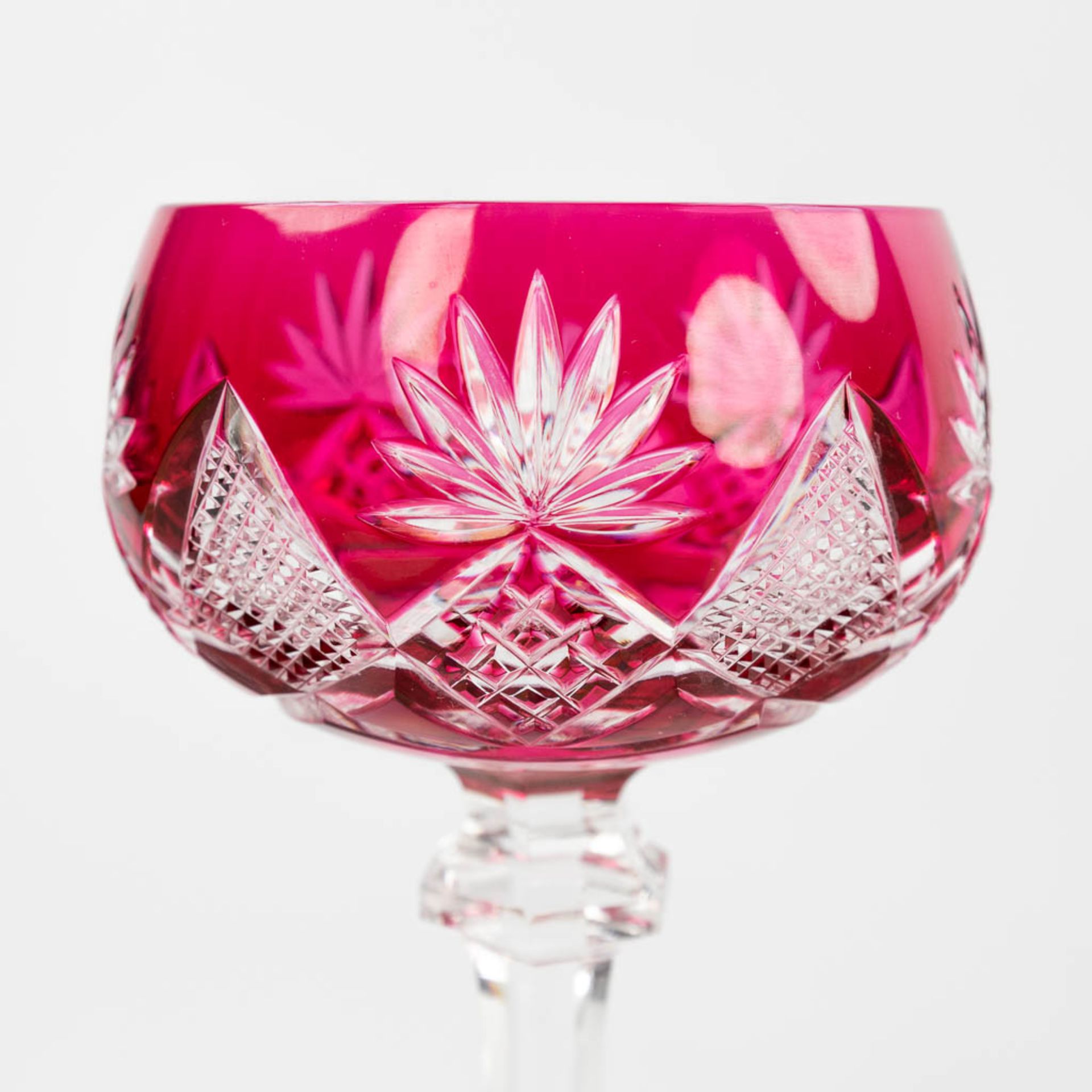 Val Saint Lambert 'Berncastel', a set of 6 coloured and cut crystal glasses or goblets. (H:18 x D:8 - Bild 6 aus 17