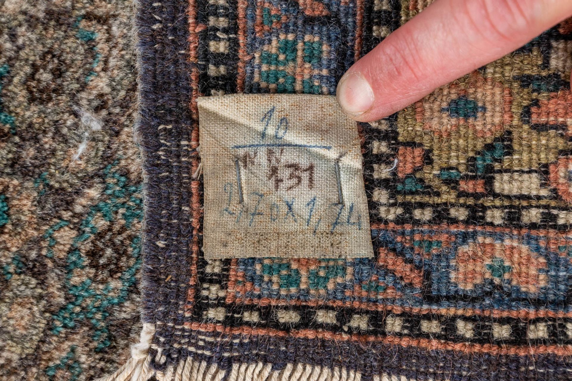 An Oriental hand-made carpet, Ghoum. (L:274 x W:174 cm) - Image 9 of 10