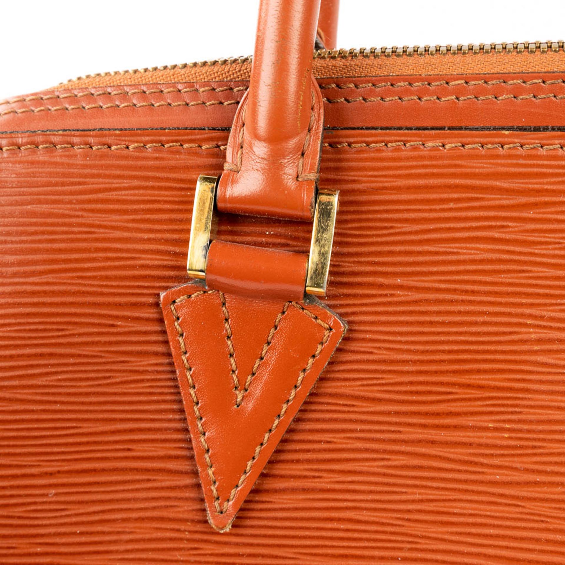 Louis Vuitton, a briefcase made of leather. (W:42 x H:32 cm) - Bild 13 aus 20