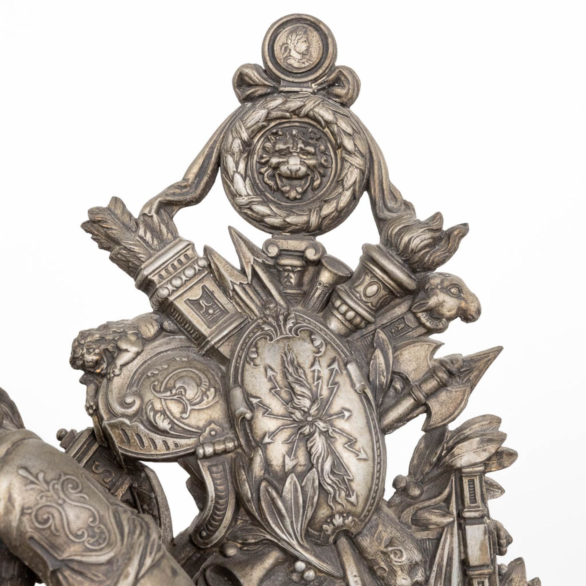 A three-piece mantle garniture clock with an 'Ambiorix' figurine, made of spelter. (L:19 x W:49 x H - Bild 14 aus 16