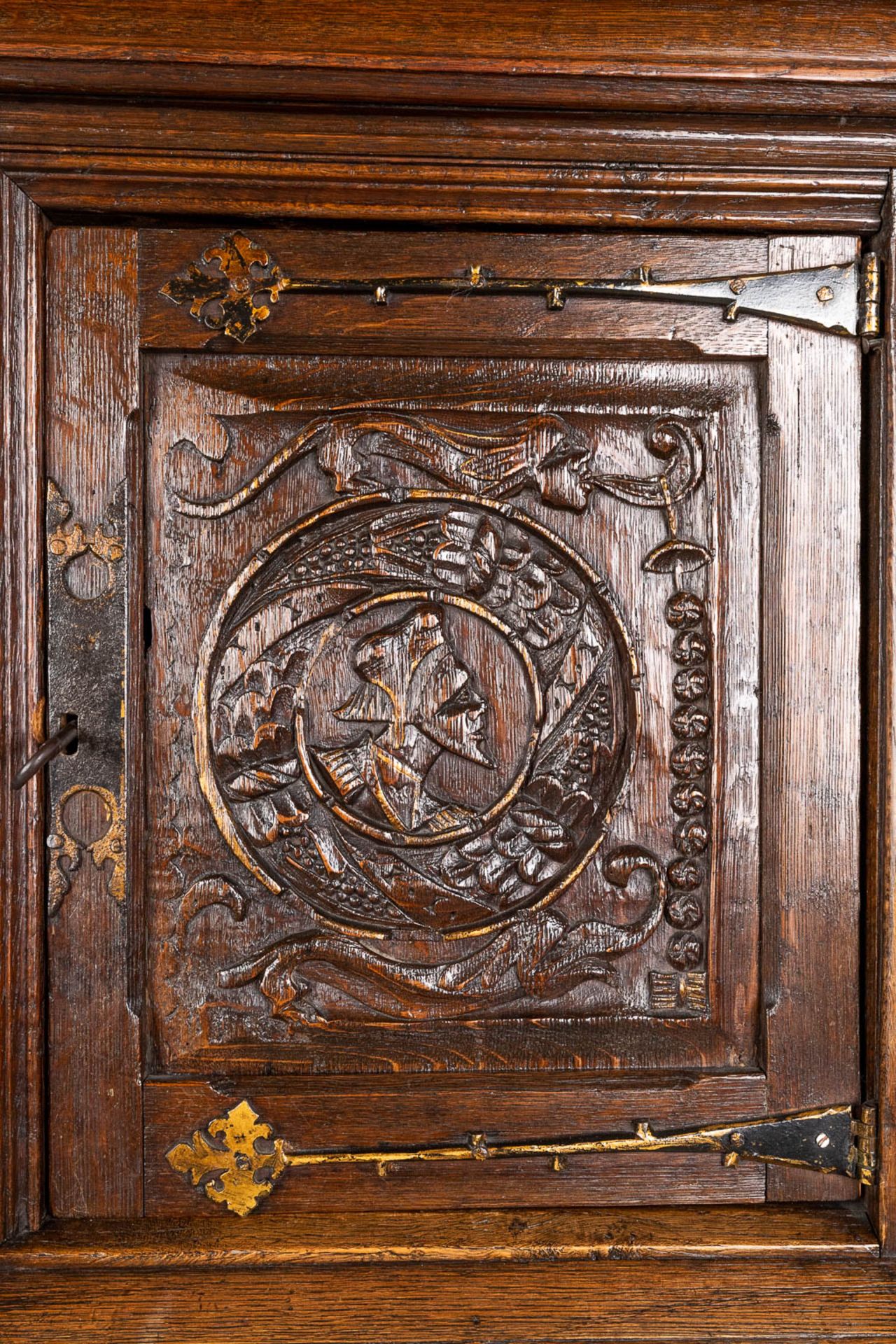 An antique cabinet 'Flemish Renaissance' mounted with bronze and decorated with figurines and floral - Bild 10 aus 26