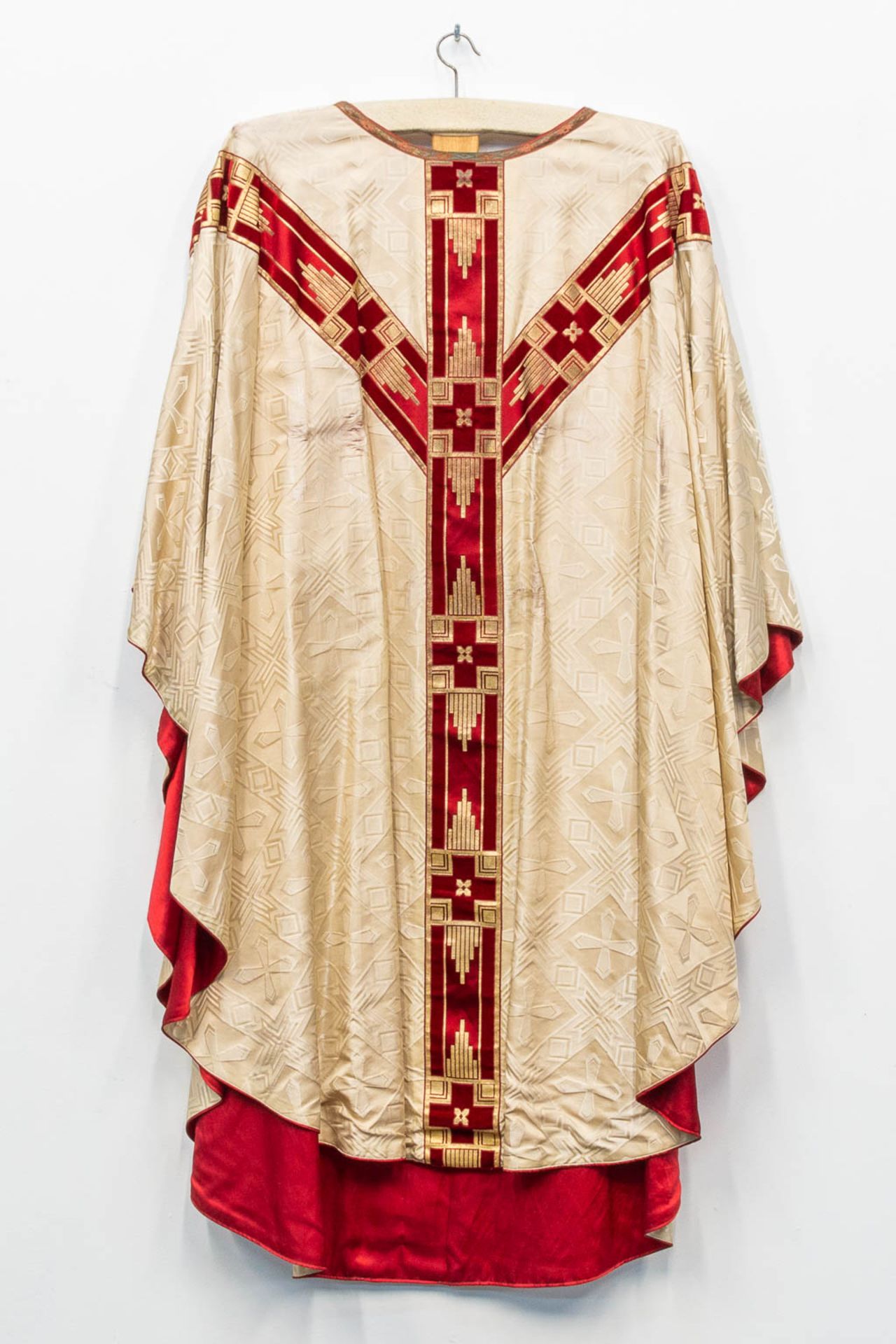 A collection of 4 vintage chasubles, 20th C. - Bild 12 aus 12