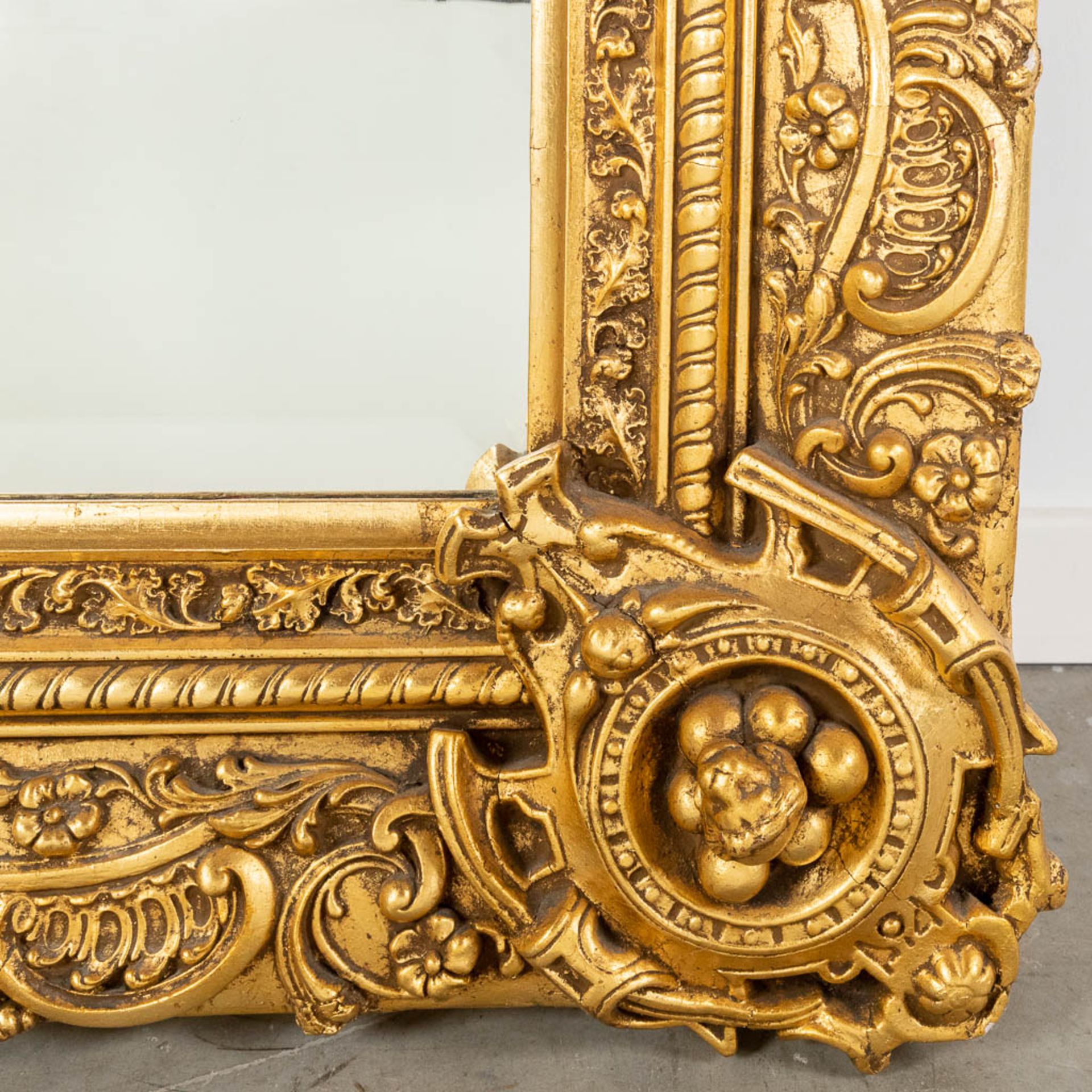 A gold-plated mirror, made of wood an stucco. 20th C. (W:104 x H:145 cm) - Image 7 of 9