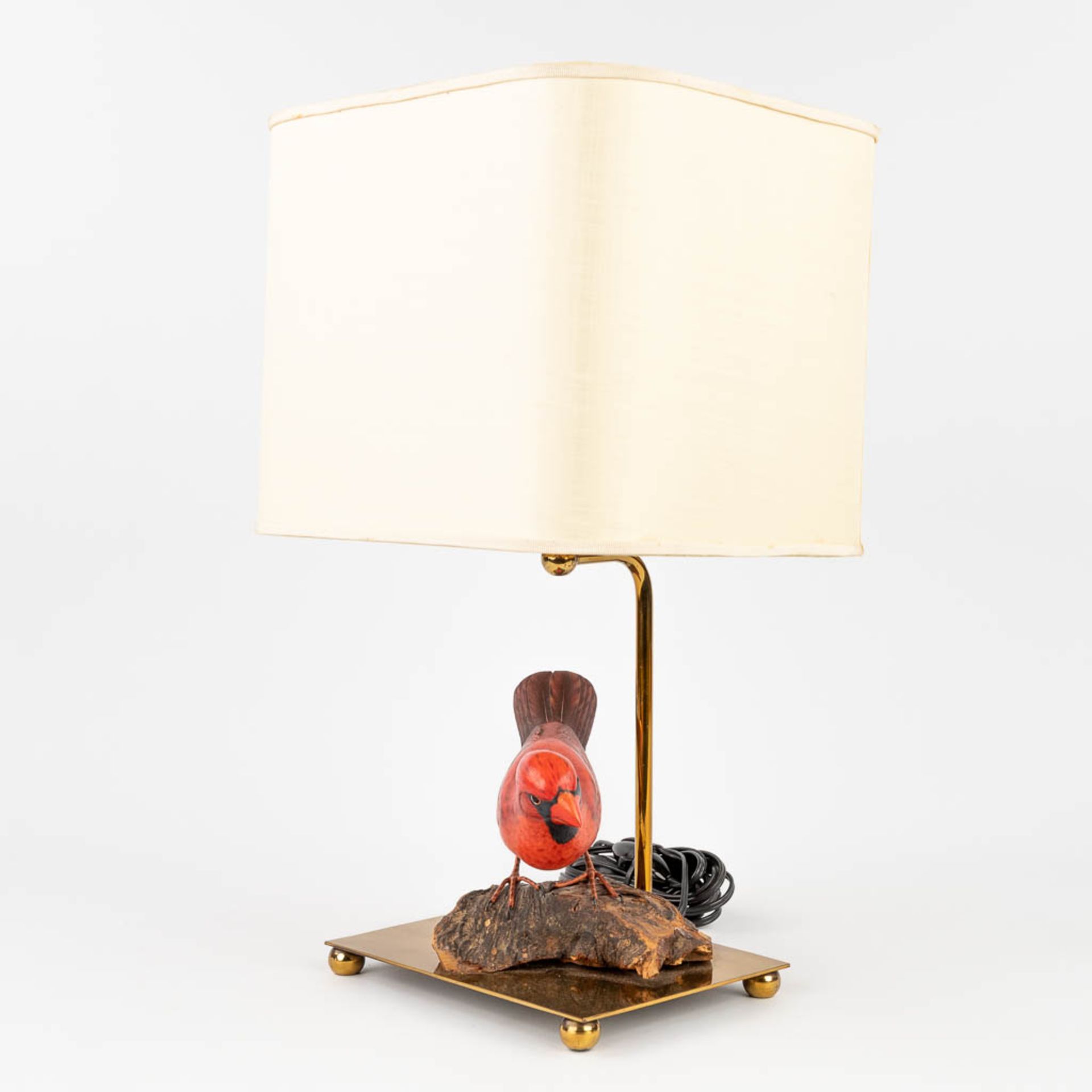 A mid-century table lamp with a 'Northern Cardinal' bird. (H:30 cm) - Image 7 of 12