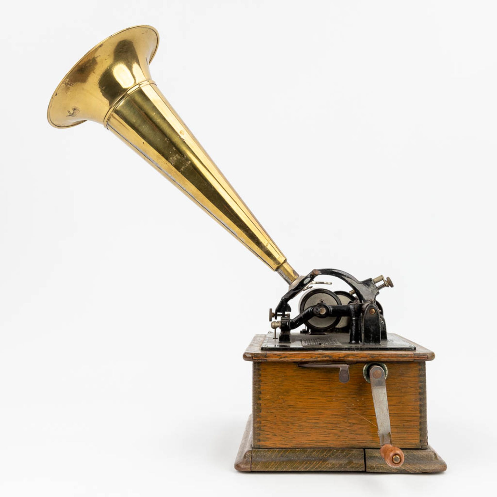 Edison Standard Phonograph, A vintage phonograph with a large copper horn, in a wood box. (W:40 x H: - Bild 5 aus 17