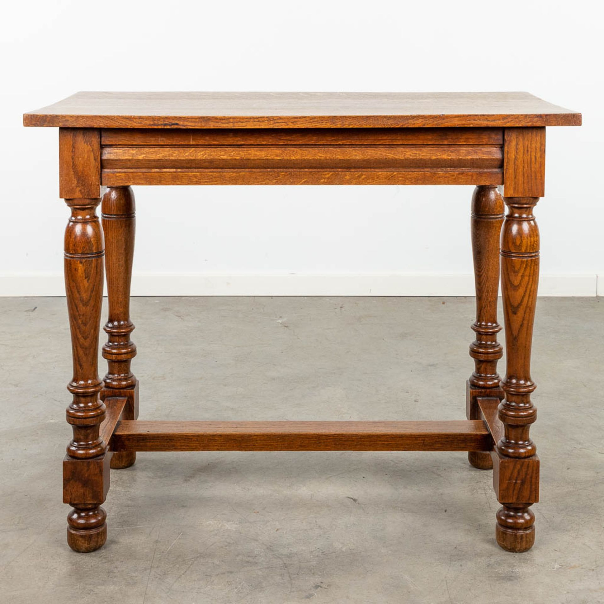 A set of 2 small oak side tables. (L:50 x W:90 x H:76 cm) - Bild 10 aus 14