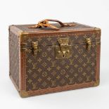 Louis Vuitton, a vintage 'Beauty Case' made of leather and fabric. (L:22 x W:36 x H:28 cm)