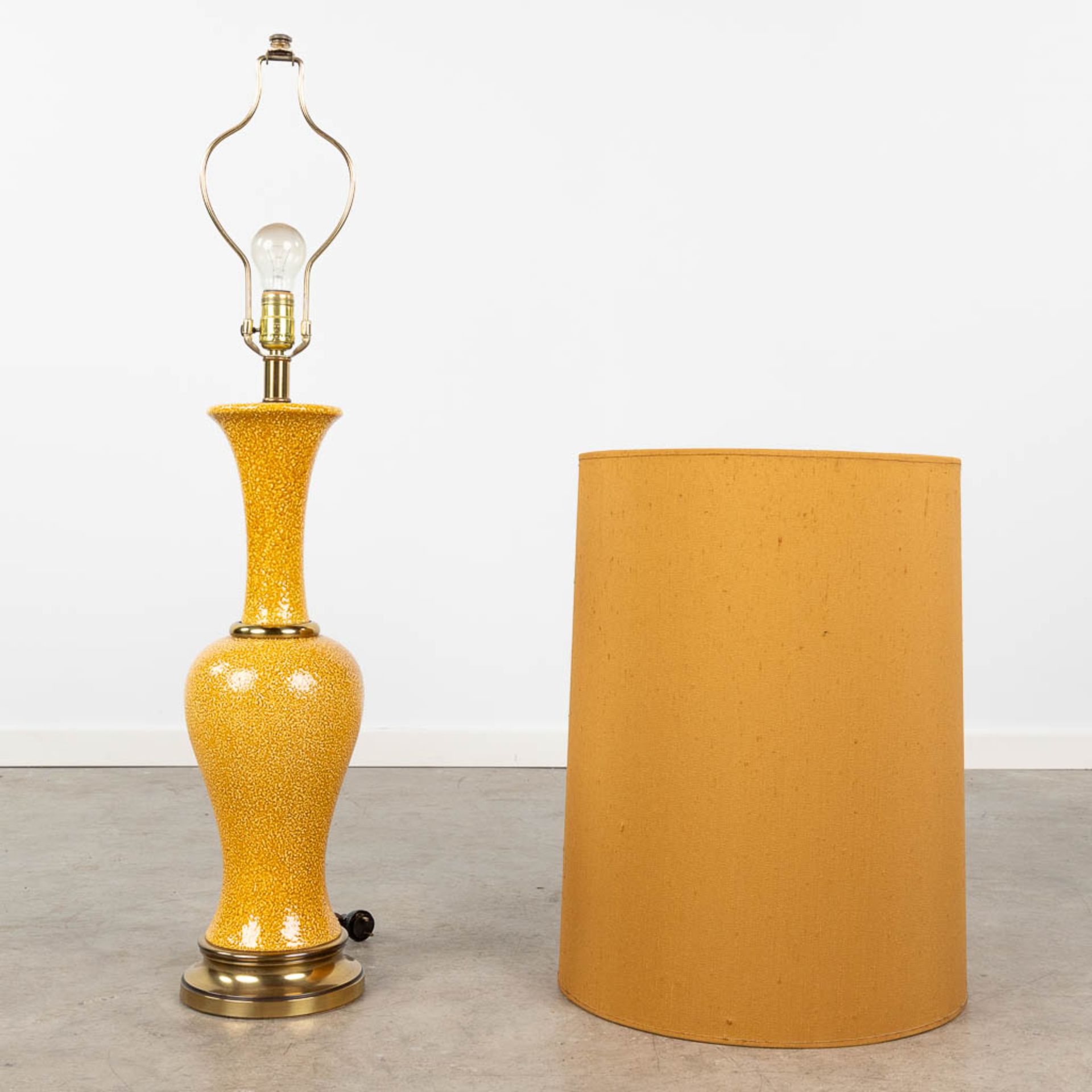 A vintage table lamp made of ceramics with bronze and an orange shade. (H:114 cm) - Image 6 of 10