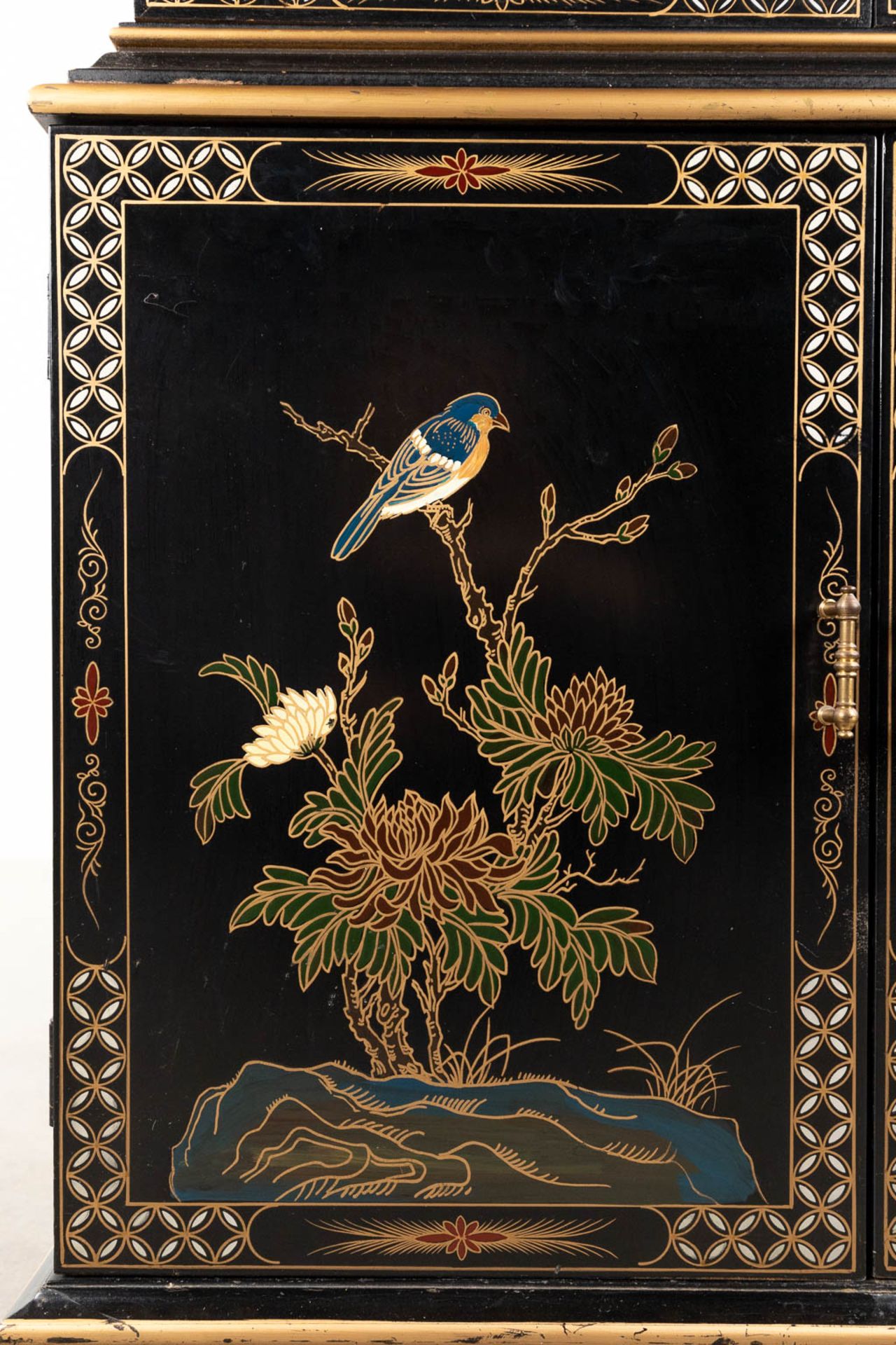 A display cabinet decorated with Oriental decors and birds. 20th C. (L:44 x W:84 x H:203 cm) - Image 9 of 10