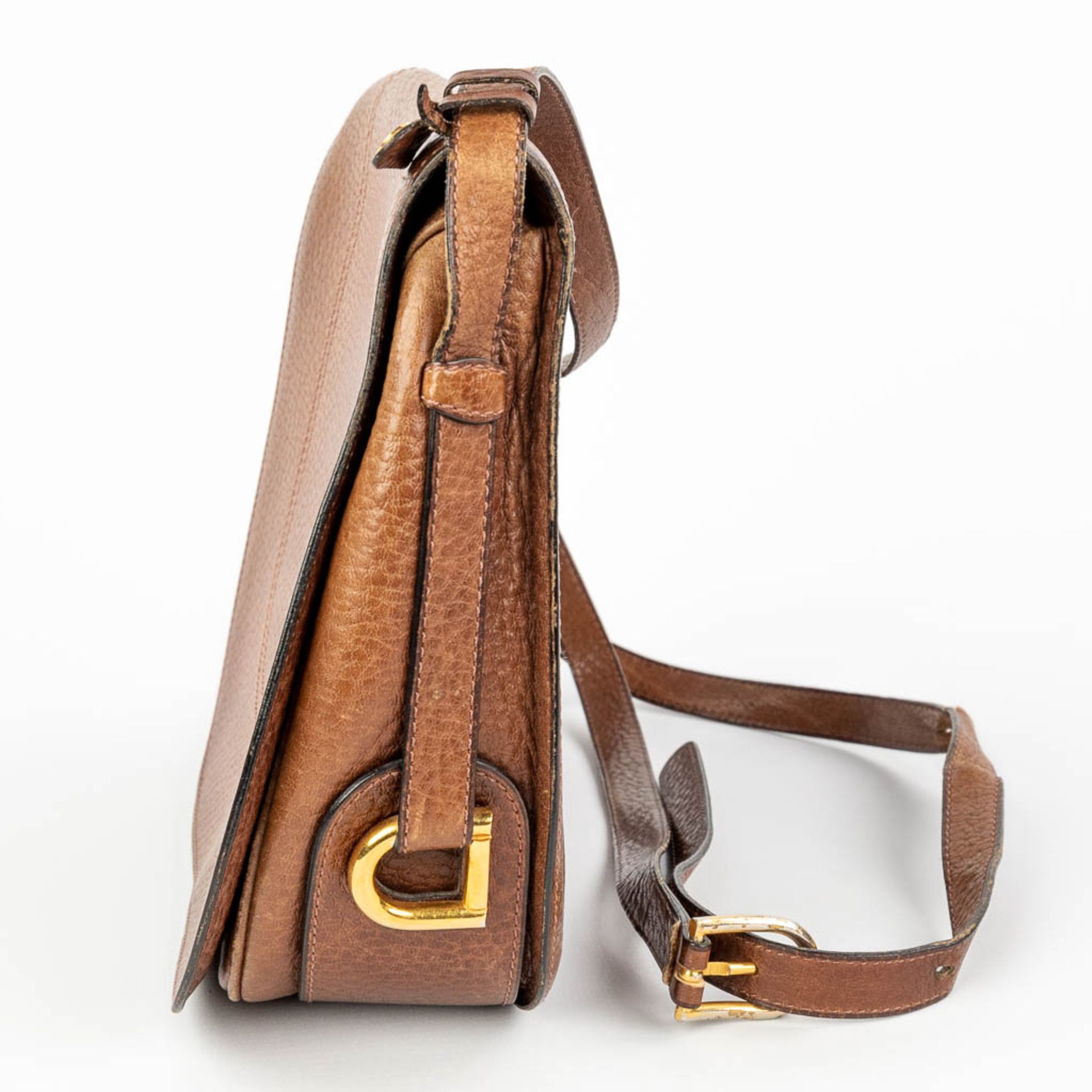 Delvaux, a cross-body handbag made of brown leather. (W:26 x H:22 cm) - Image 4 of 16