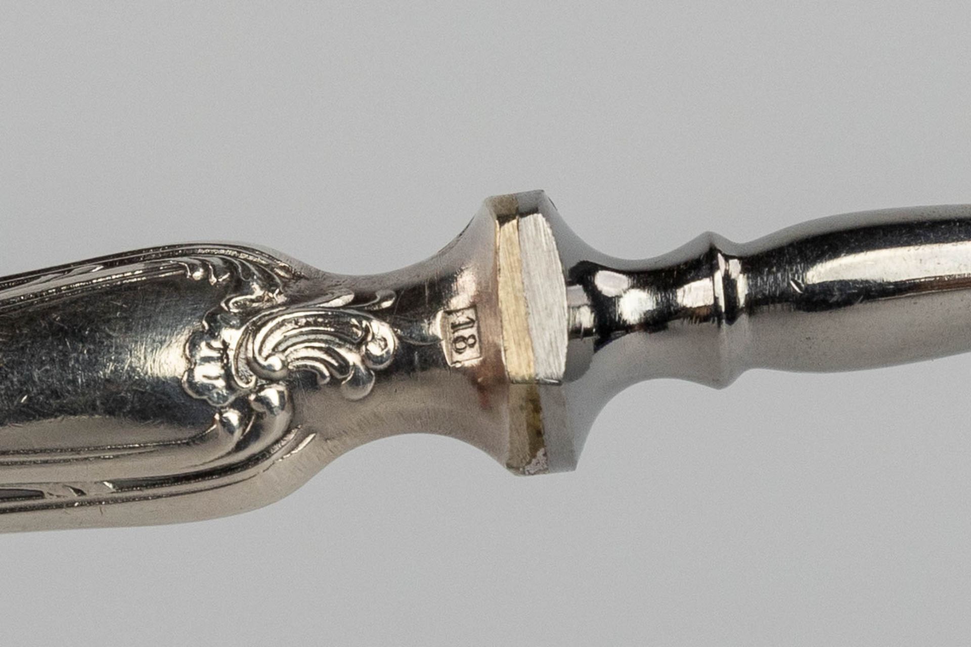 B. Wiskemann, Bruxelles, a silver-plated cutlery set, Louis XV style. (L: 30 x W: 39 x H: 22 cm) - Bild 16 aus 24