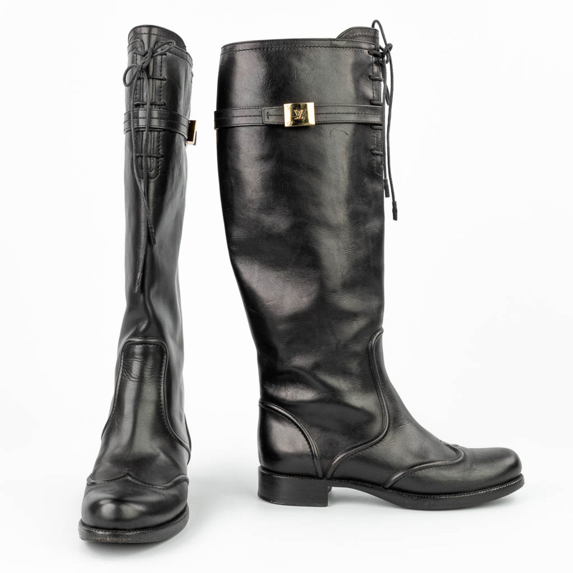 Louis Vuitton, a pair of leather boots. Made in Italy. EU size 37. (W: 24 x H: 42 cm)